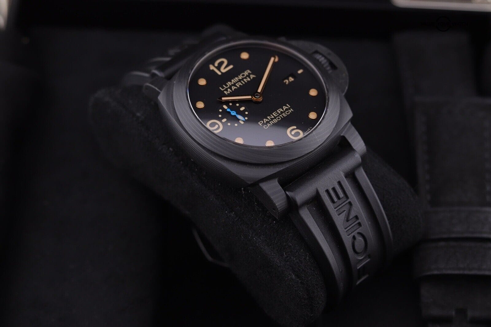 Panerai Luminor Marina Carbotech Men's Black Ceramic Watch - PAM00661 Pam661 - Image 10