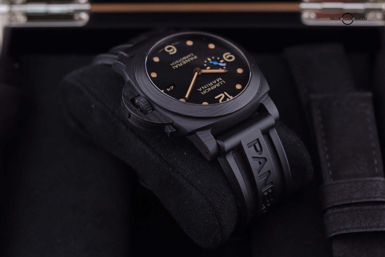 Panerai Luminor Marina Carbotech Men's Black Ceramic Watch - PAM00661 Pam661 - Image 12