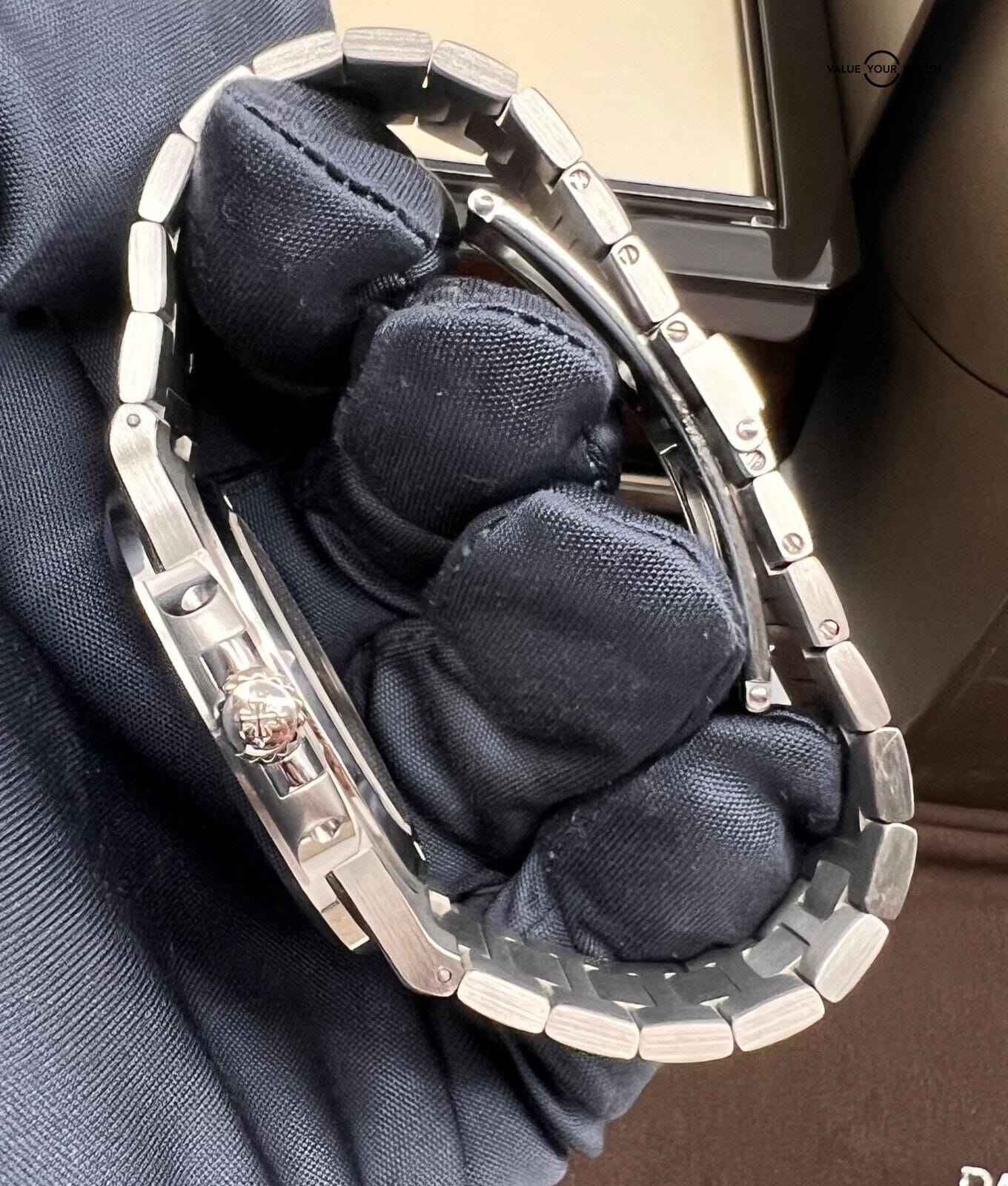 Pristine Condition 2007 Patek Philippe Nautilus 5711/1A-010 40mm Blue Dial Steel - Image 2