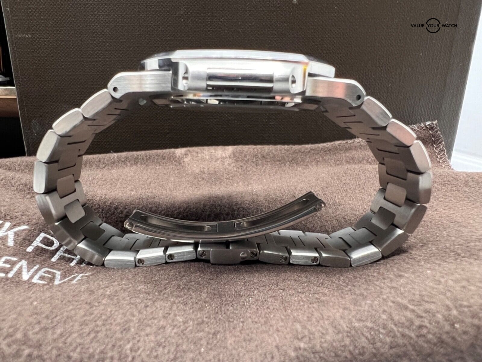 Pristine Condition 2007 Patek Philippe Nautilus 5711/1A-010 40mm Blue Dial Steel - Image 4