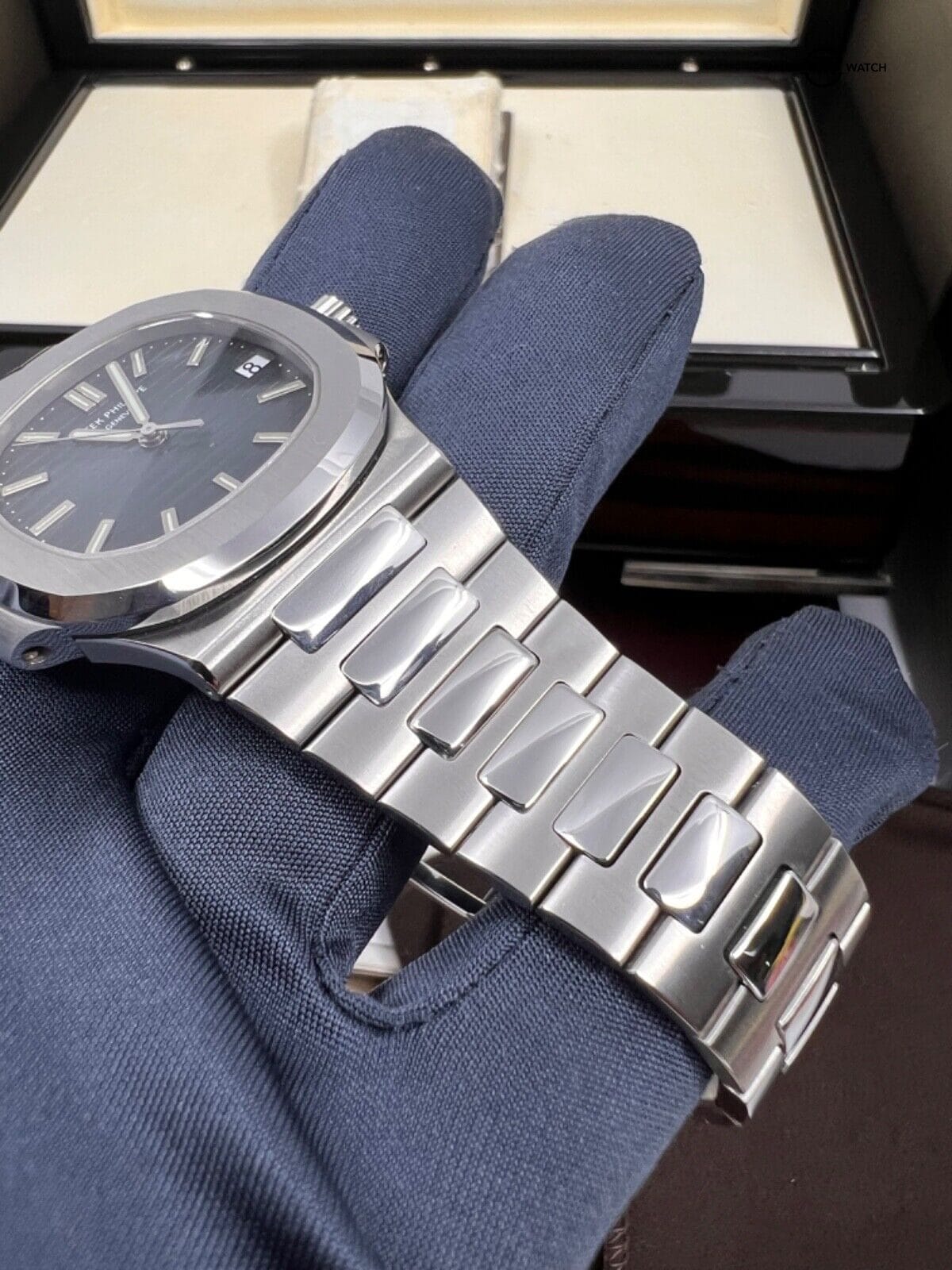 Pristine Condition 2007 Patek Philippe Nautilus 5711/1A-010 40mm Blue Dial Steel - Image 8