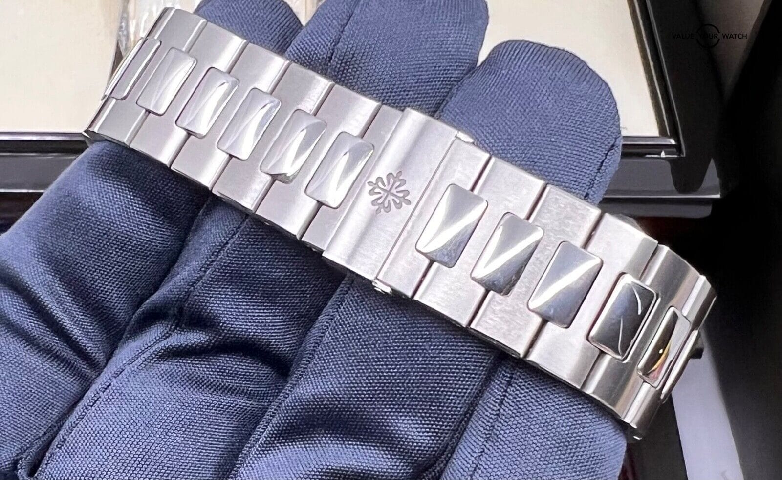 Pristine Condition 2007 Patek Philippe Nautilus 5711/1A-010 40mm Blue Dial Steel - Image 9