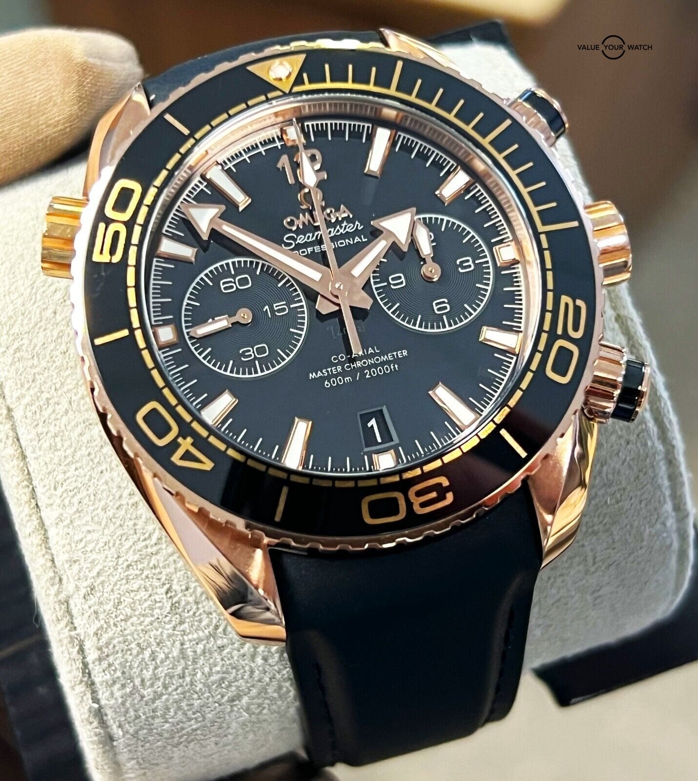 Omega seamaster outlet black and gold