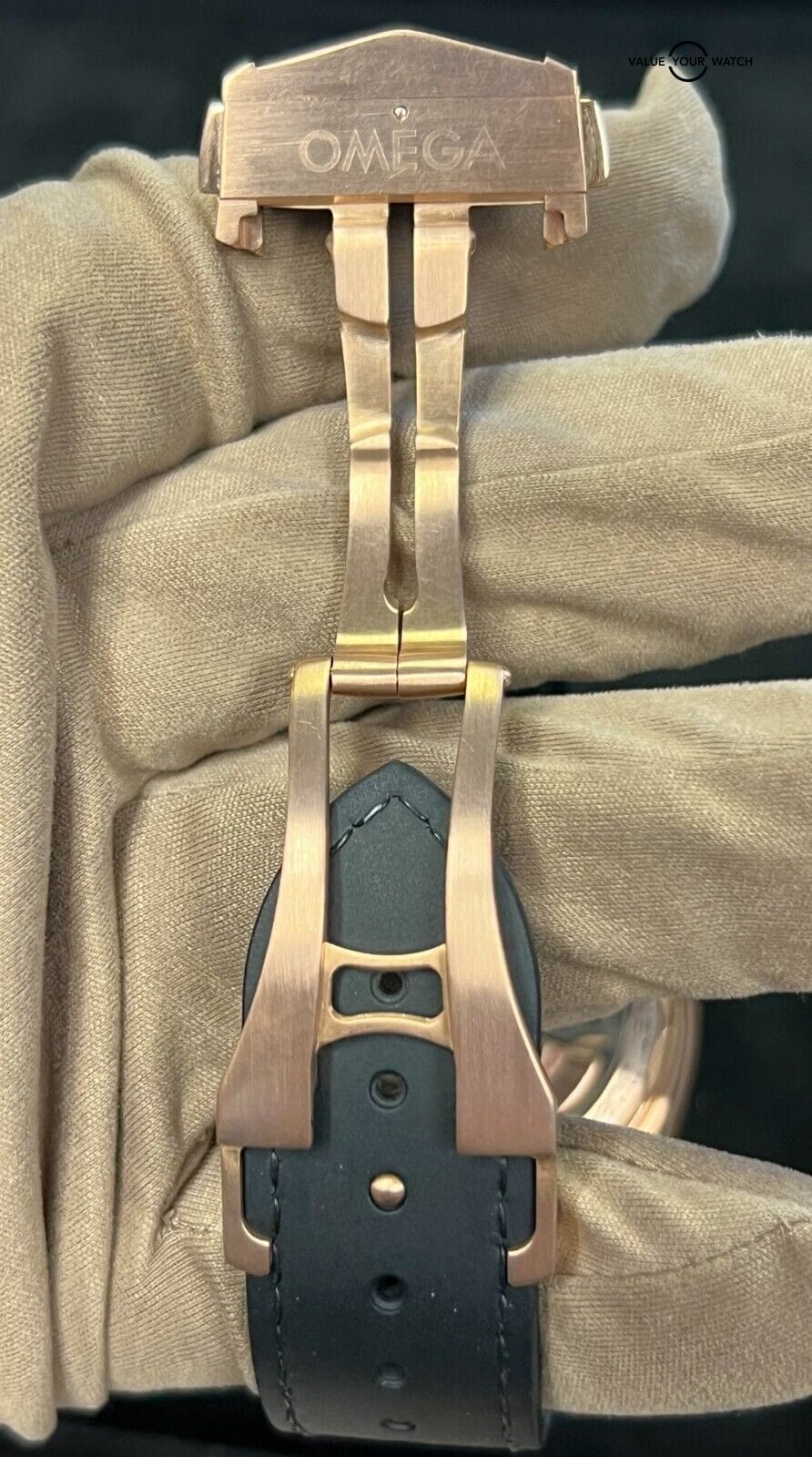 Omega Seamaster Planet Ocean Sedna Gold 45.5mm Black Dial 600m BOXES/PAPERS! - Image 4