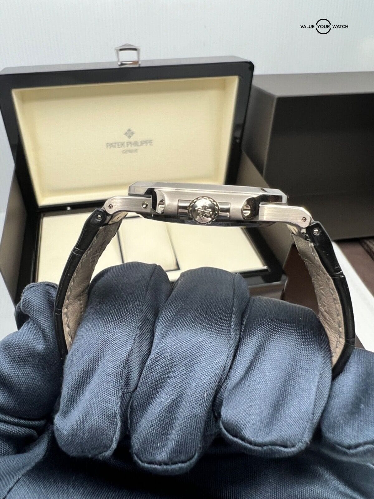 2021 Unworn New Grey Dial Patek Philippe Nautilus 18k White Gold Moonphase 5712G - Image 5