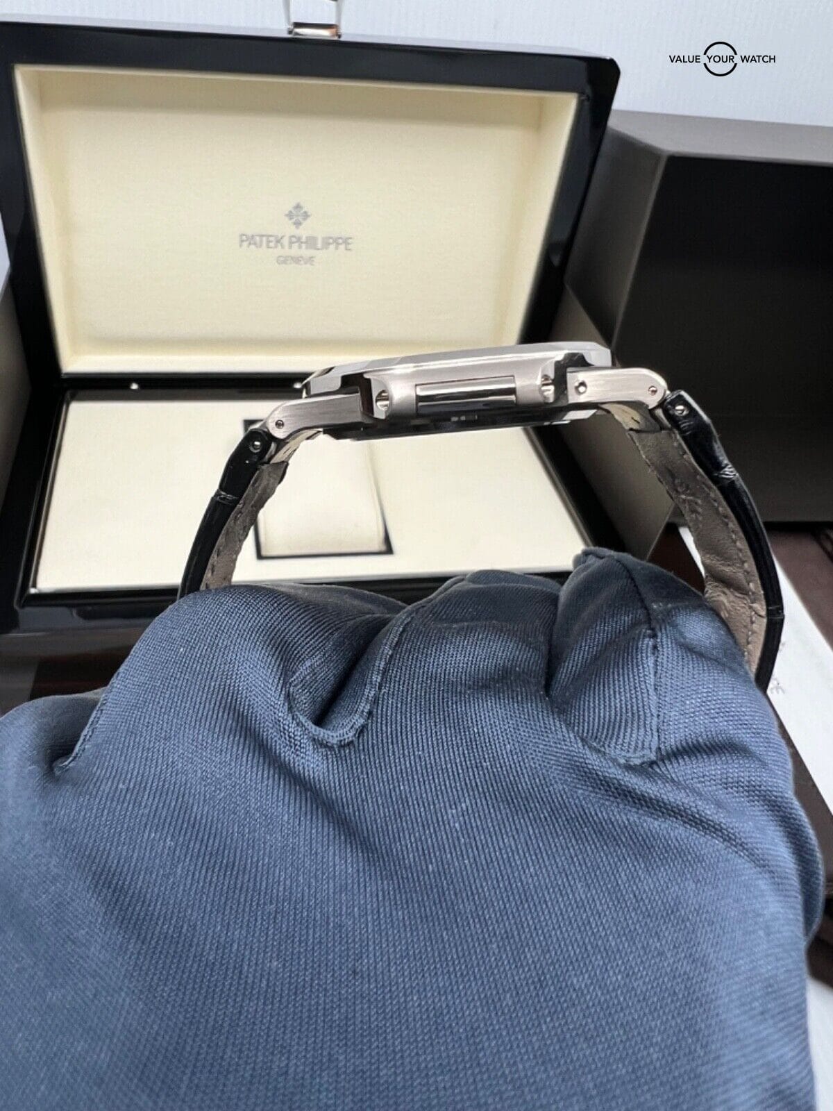 2021 Unworn New Grey Dial Patek Philippe Nautilus 18k White Gold Moonphase 5712G - Image 6