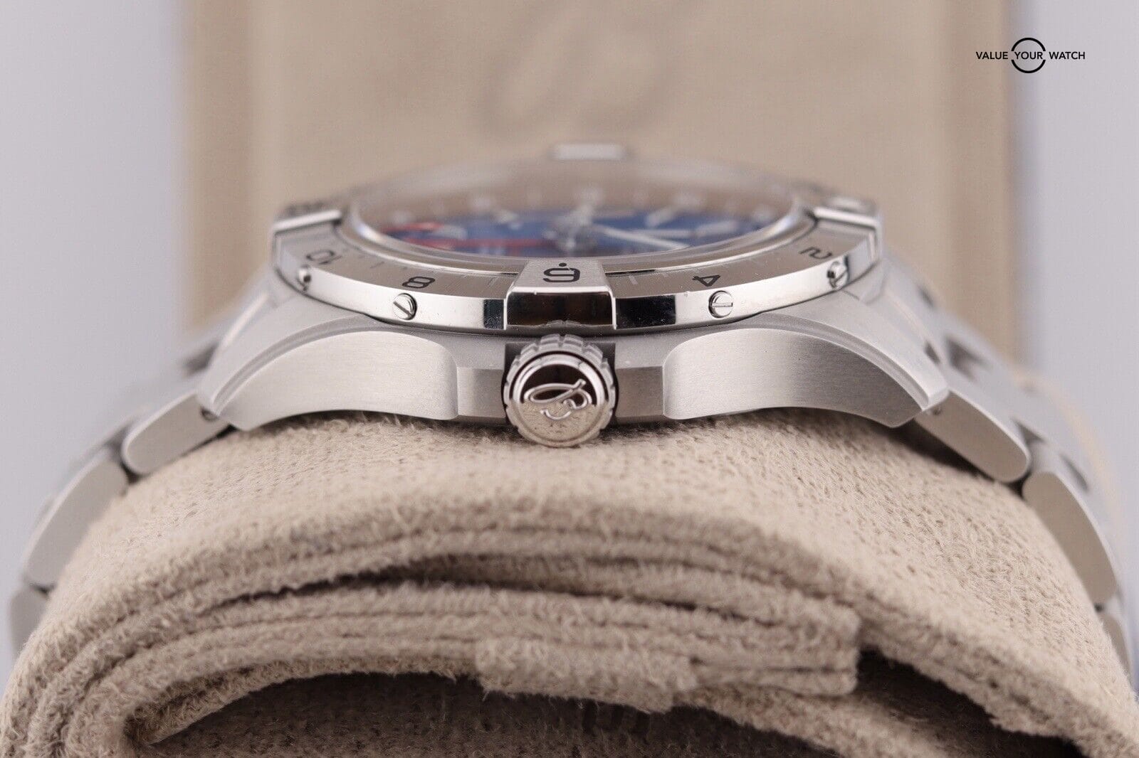 2023 Breitling Avenger GMT 44mm Blue A32320 Complete Set - Image 9