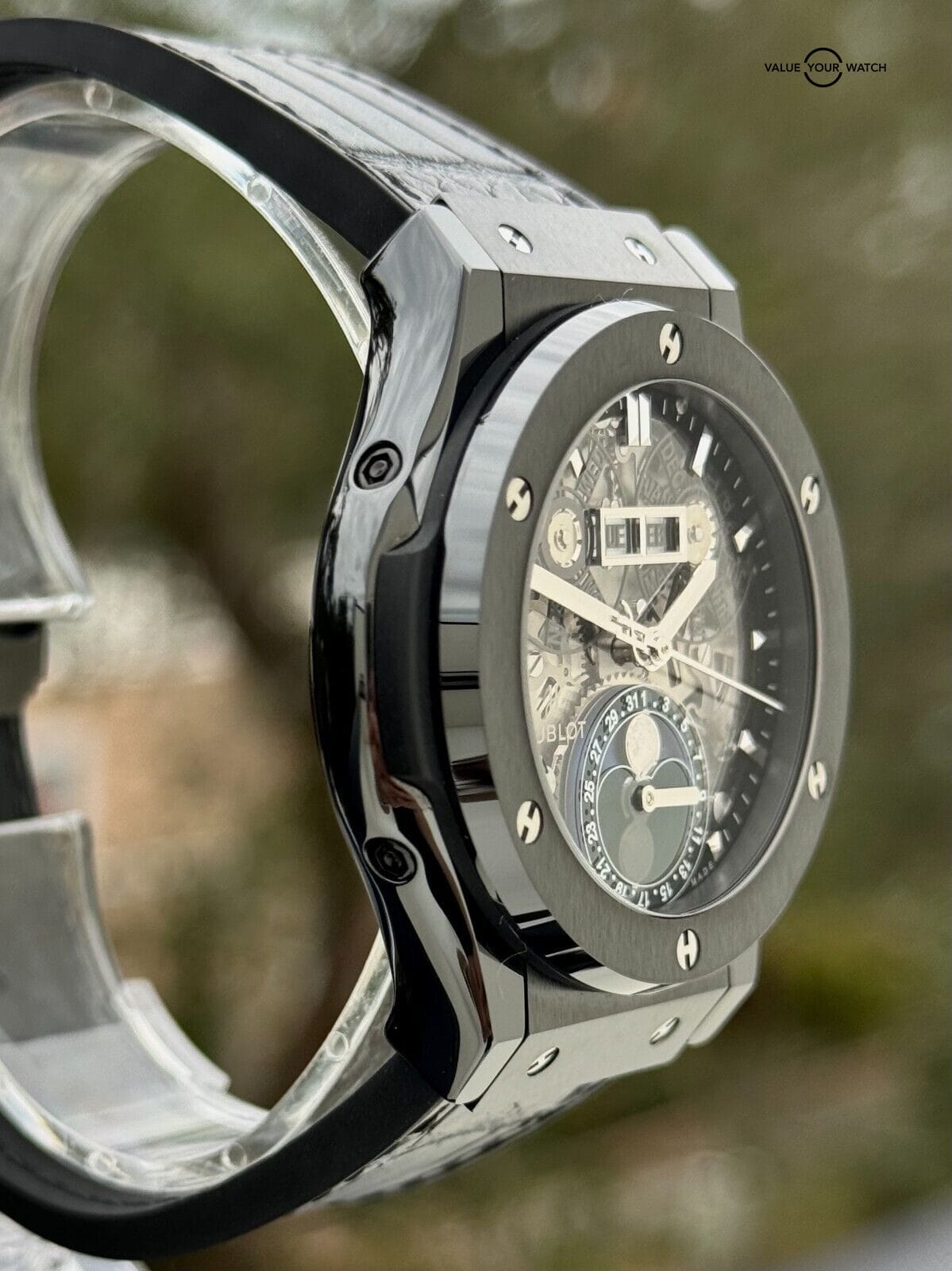 Unworn Hublot 42mm Aerofusion Moonphase Ceramic Full Set - Warranty till 2026 - Image 11