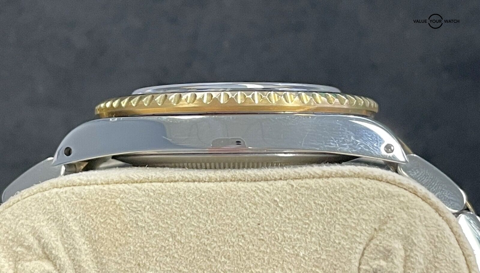 Rolex GMT-Master II 16713 Stainless Steel & 18K Yellow Gold Black Dial! - Image 4