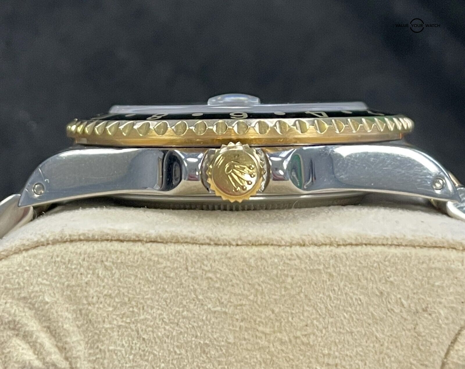 Rolex GMT-Master II 16713 Stainless Steel & 18K Yellow Gold Black Dial! - Image 5