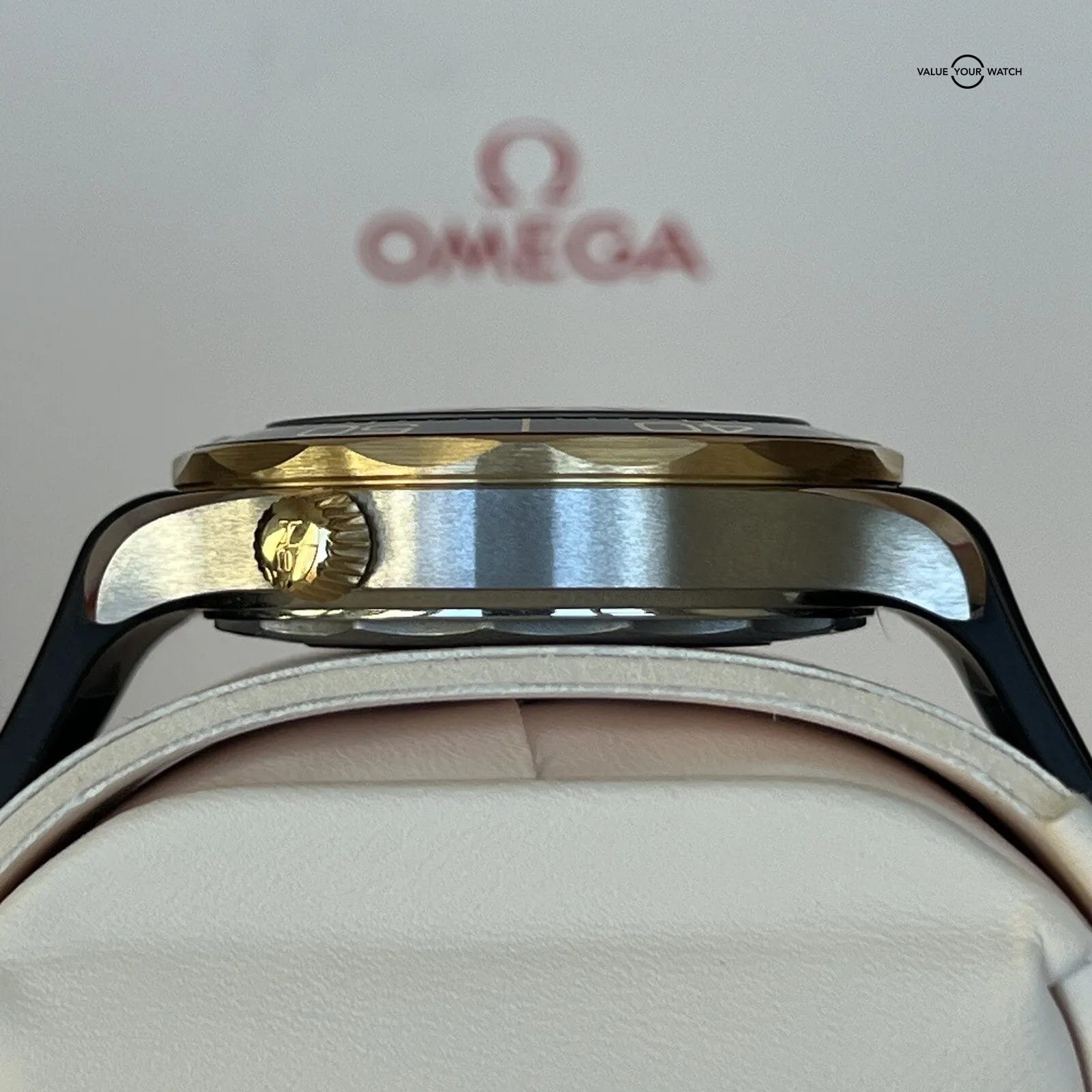Omega Seamaster Professional 42mm 300M Black & Yellow Gold 210.22.42.20.01.001 - Image 6