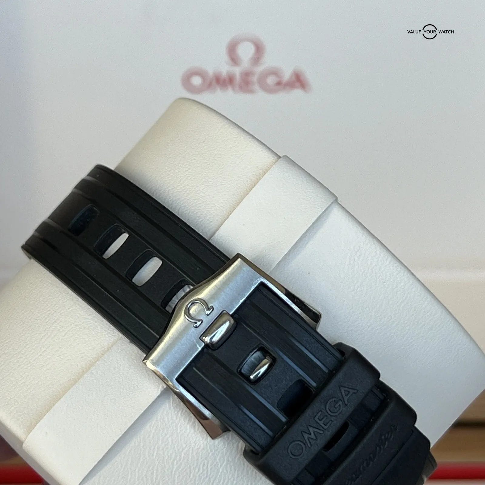 Omega Seamaster Professional 42mm 300M Black & Yellow Gold 210.22.42.20.01.001 - Image 9