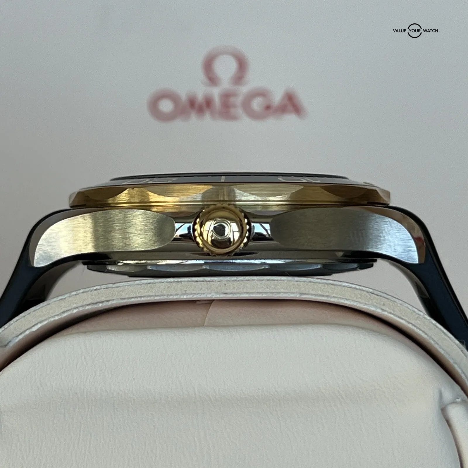Omega Seamaster Professional 42mm 300M Black & Yellow Gold 210.22.42.20.01.001 - Image 13