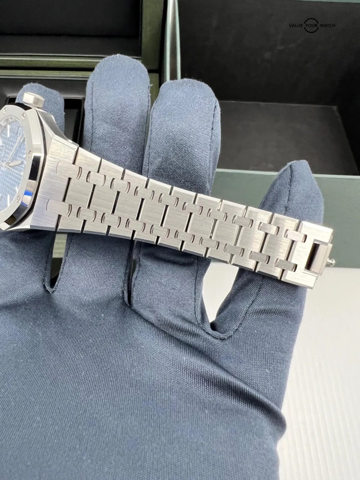 2023 December Unworn Audemars PIGUET ROYAL OAK 15550ST ICE BLUE DIAL 37MM - Image 3