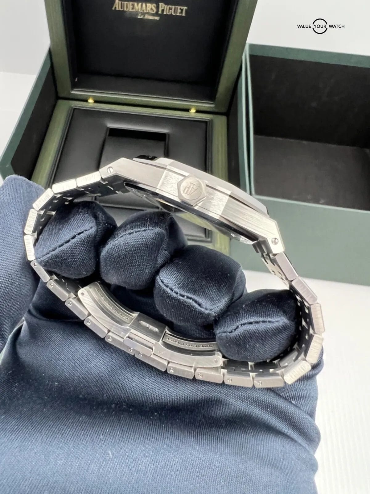 2023 December Unworn Audemars PIGUET ROYAL OAK 15550ST ICE BLUE DIAL 37MM - Image 6