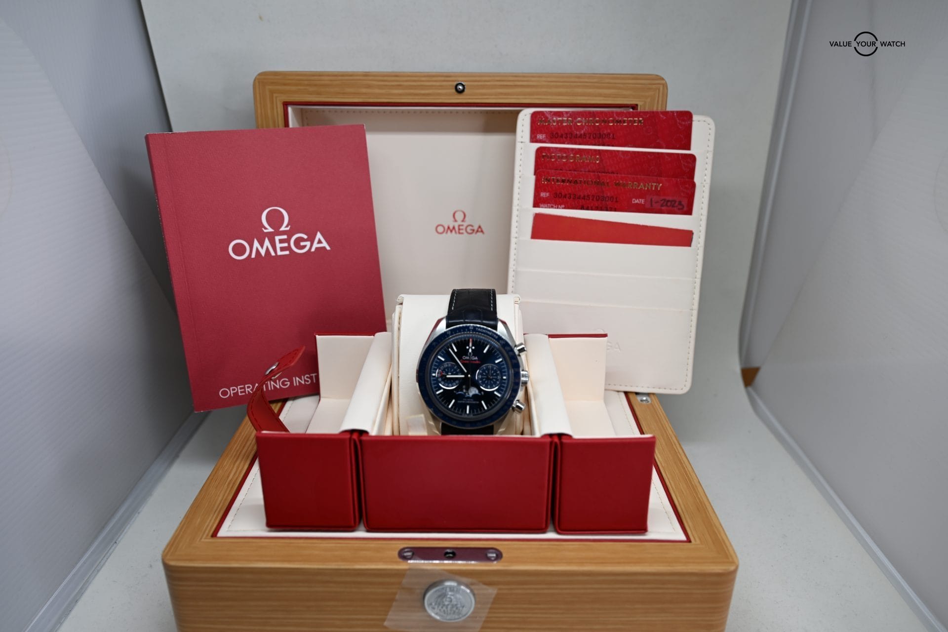 2023 Omega Speedmaster Professional Moonphase Moonwatch - Image 12