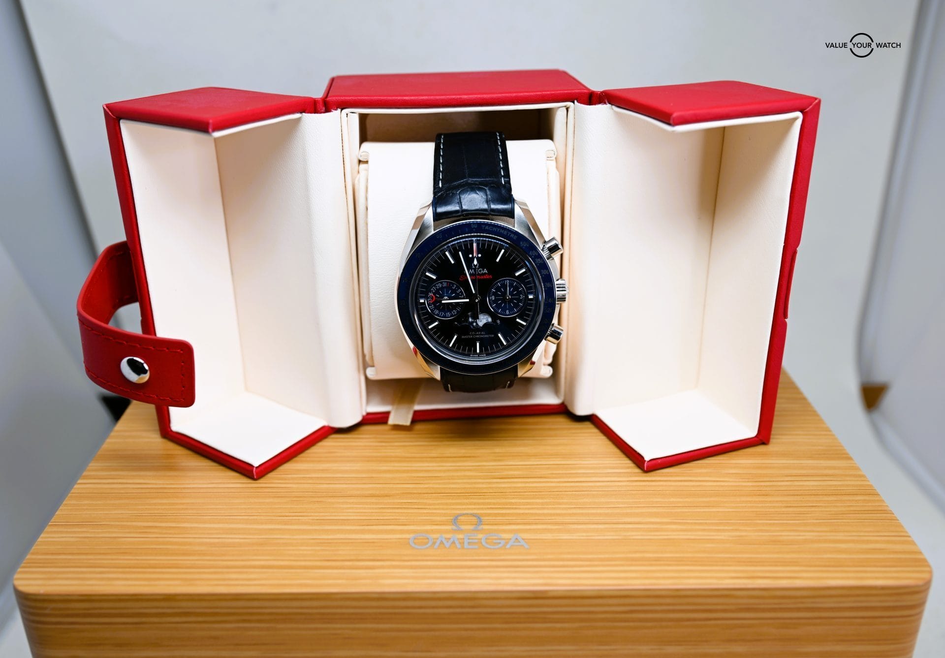 2023 Omega Speedmaster Professional Moonphase Moonwatch - Image 13