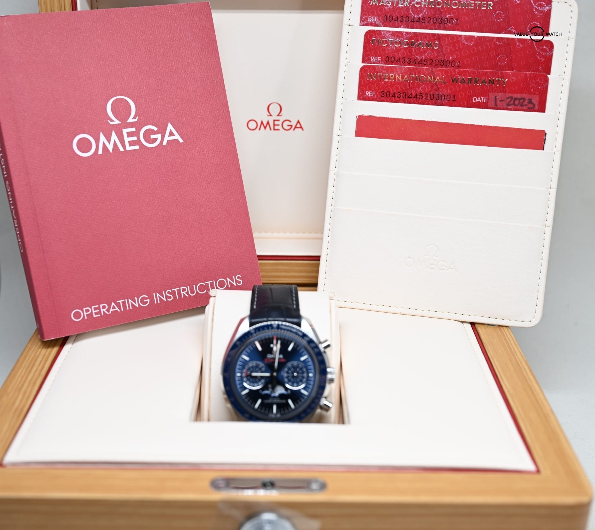 2023 Omega Speedmaster Professional Moonphase Moonwatch - Image 11