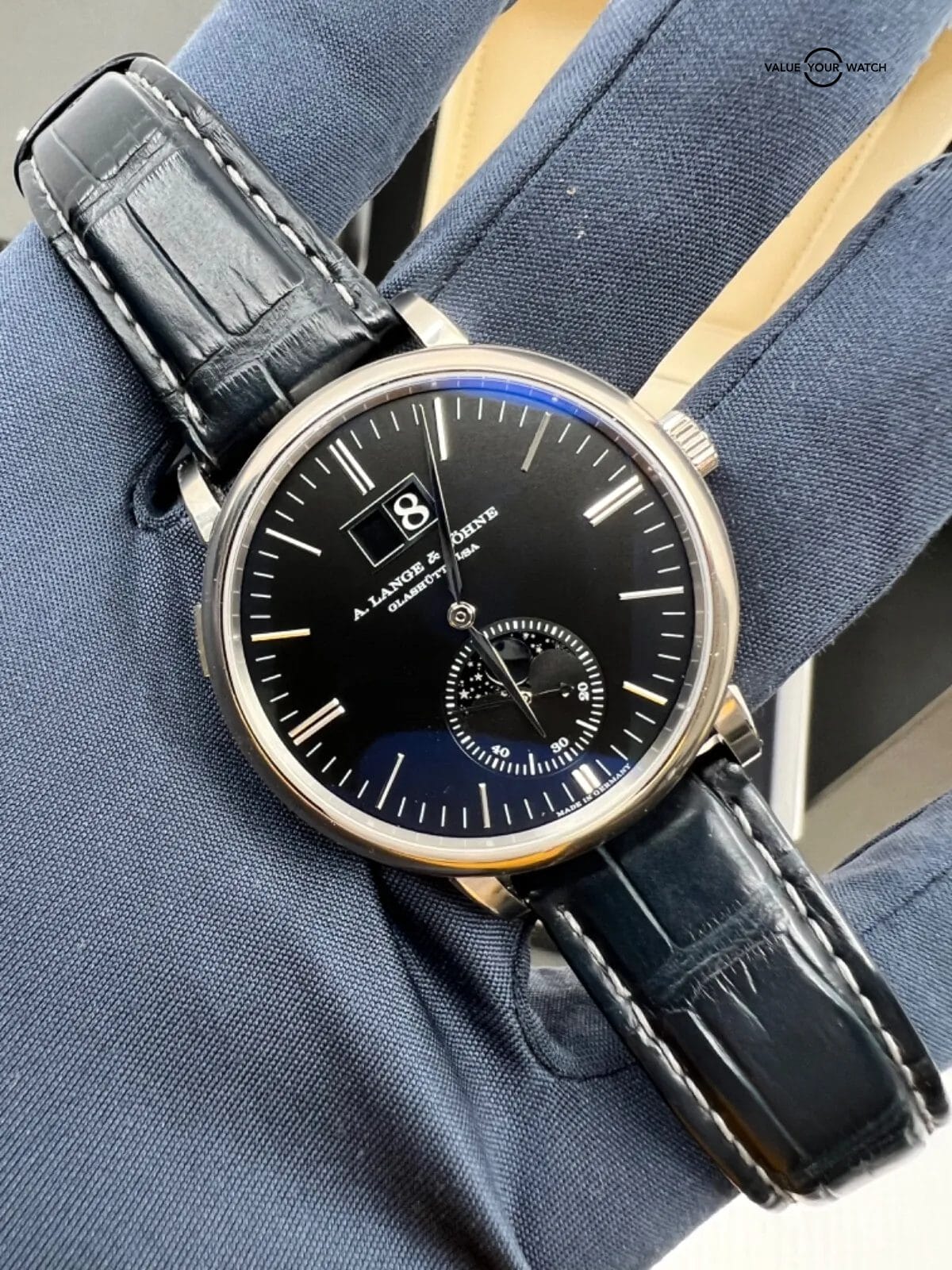 Saxonia 2025 moonphase black