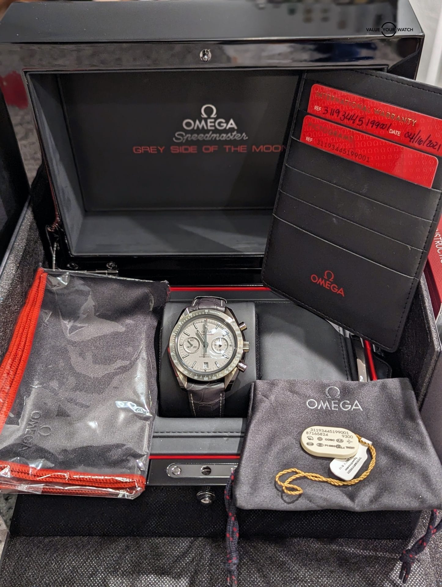 OMEGA Speedmaster Grey Side of The Moon 44mm Ceramic Complete - Image 5