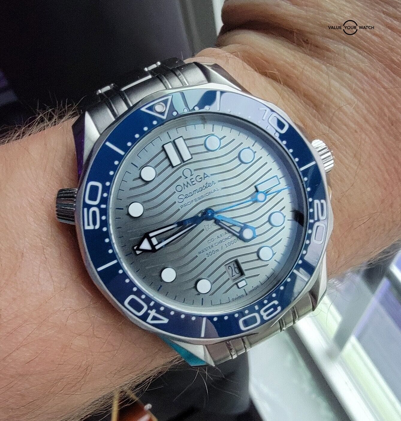 OMEGA Seamaster Ceramic 300m Grey and Blue ref: 210.30.42.20.06.001 - Image 4