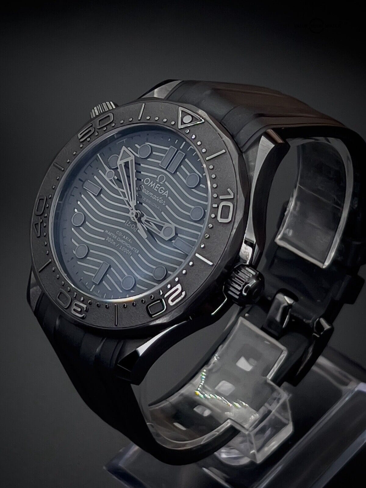 Omega Seamaster "Black Black" Ceramic 210.92.44.20.01.003 Full Set w/ 2 Straps! - Image 6