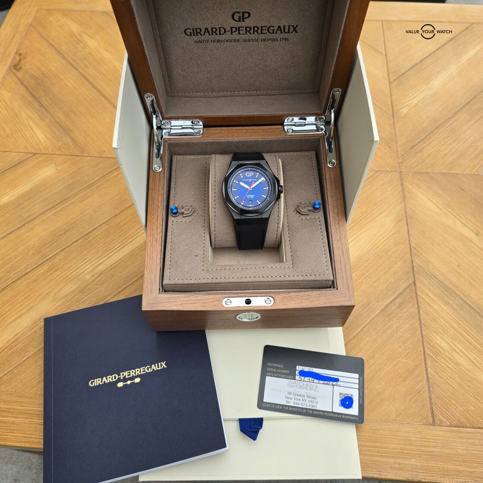 Girard-Perregaux Laureato Absolute 42mm, black Titanium, Blue dial Full set 2022 - Image 3