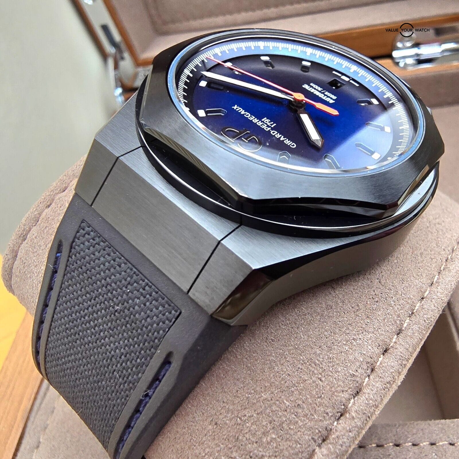 Girard-Perregaux Laureato Absolute 42mm, black Titanium, Blue dial Full set 2022 - Image 6