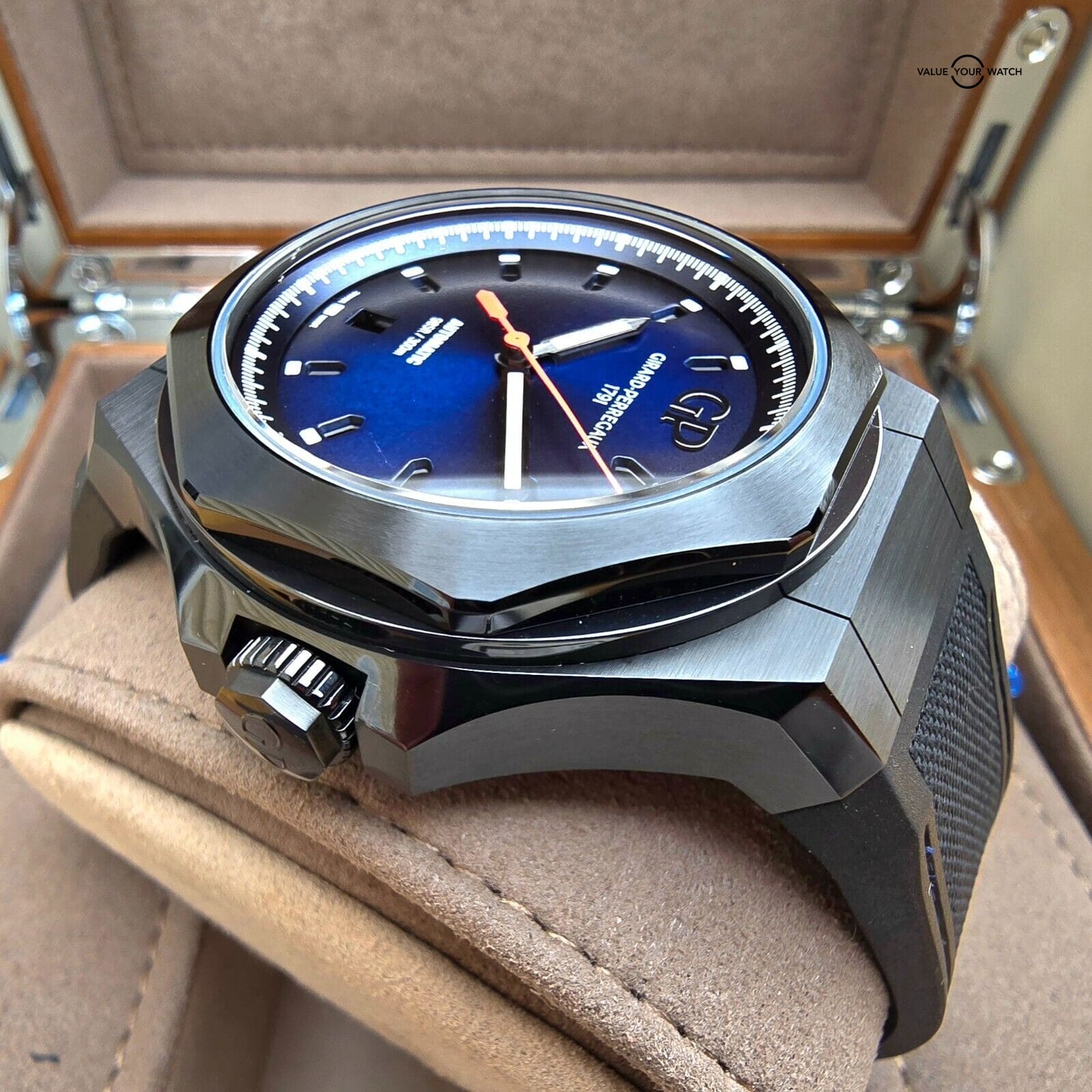 Girard-Perregaux Laureato Absolute 42mm, black Titanium, Blue dial Full set 2022 - Image 7