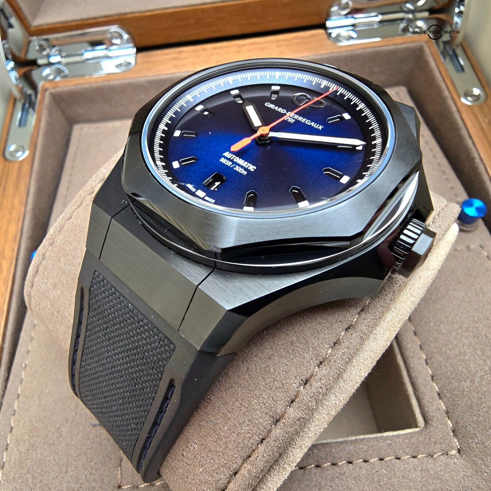 Girard-Perregaux Laureato Absolute 42mm, black Titanium, Blue dial Full set 2022 - Image 8