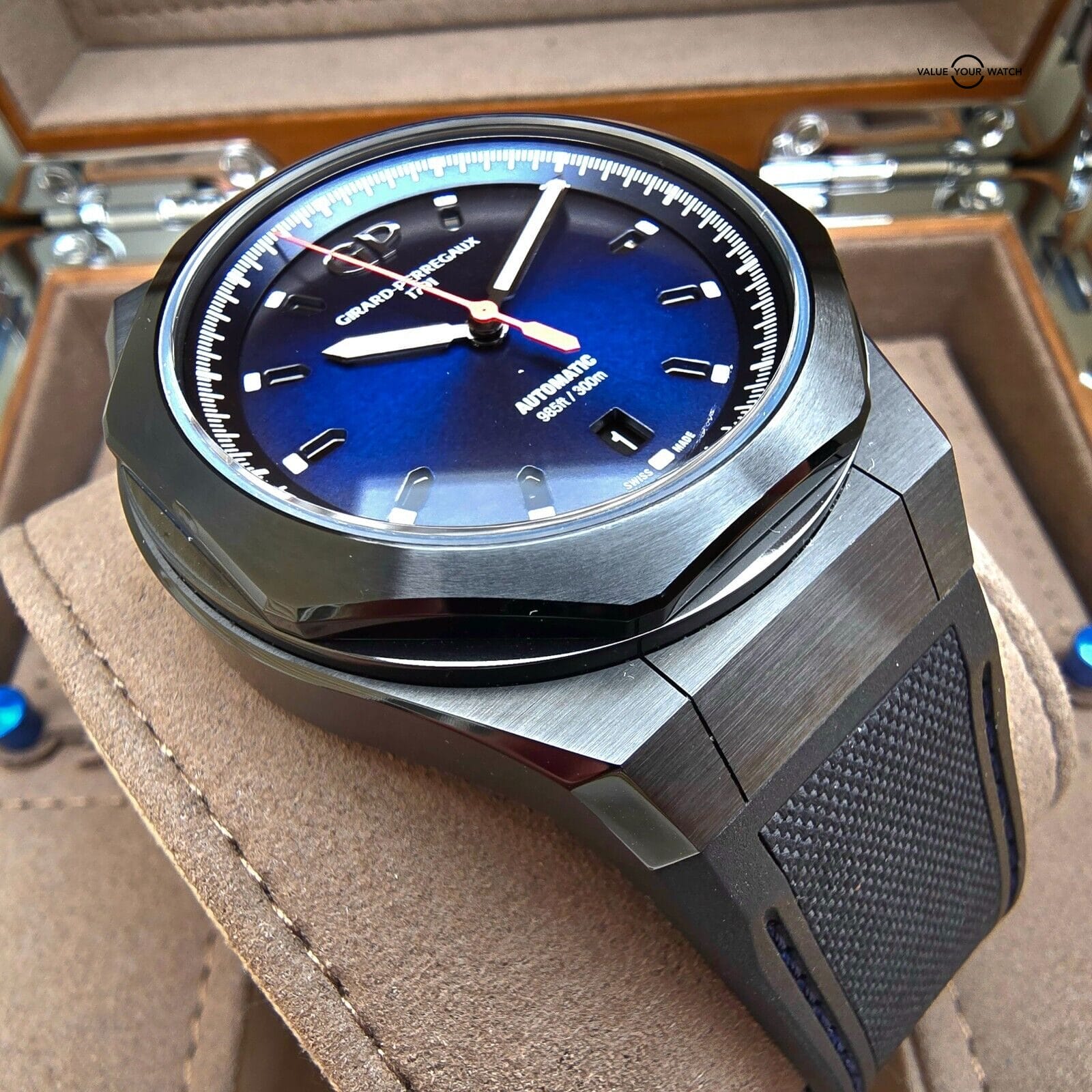 Girard-Perregaux Laureato Absolute 42mm, black Titanium, Blue dial Full set 2022 - Image 9