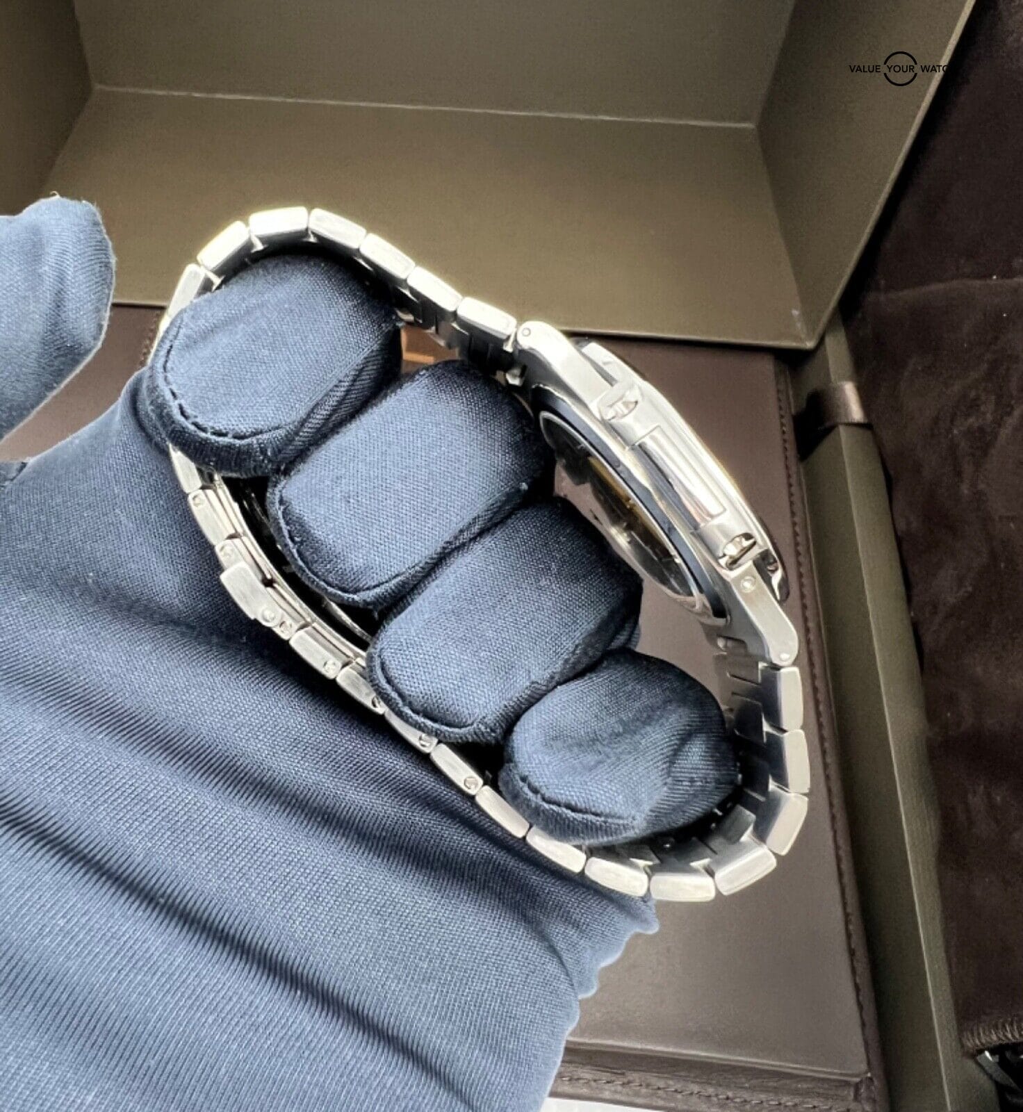 2009 Mint with Box + Papers Patek Philippe Nautilus 5712/1A-001 Steel Blue Dial - Image 7