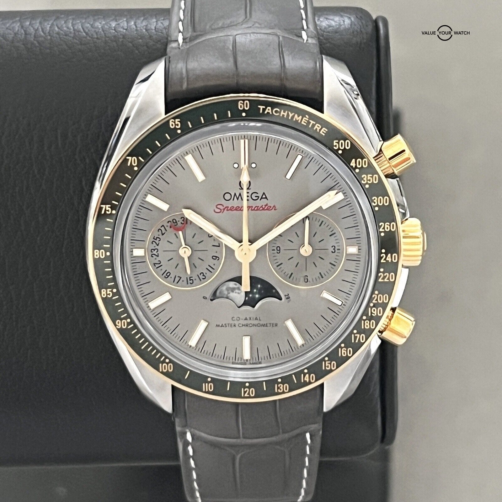 Omega moonwatch moonphase best sale