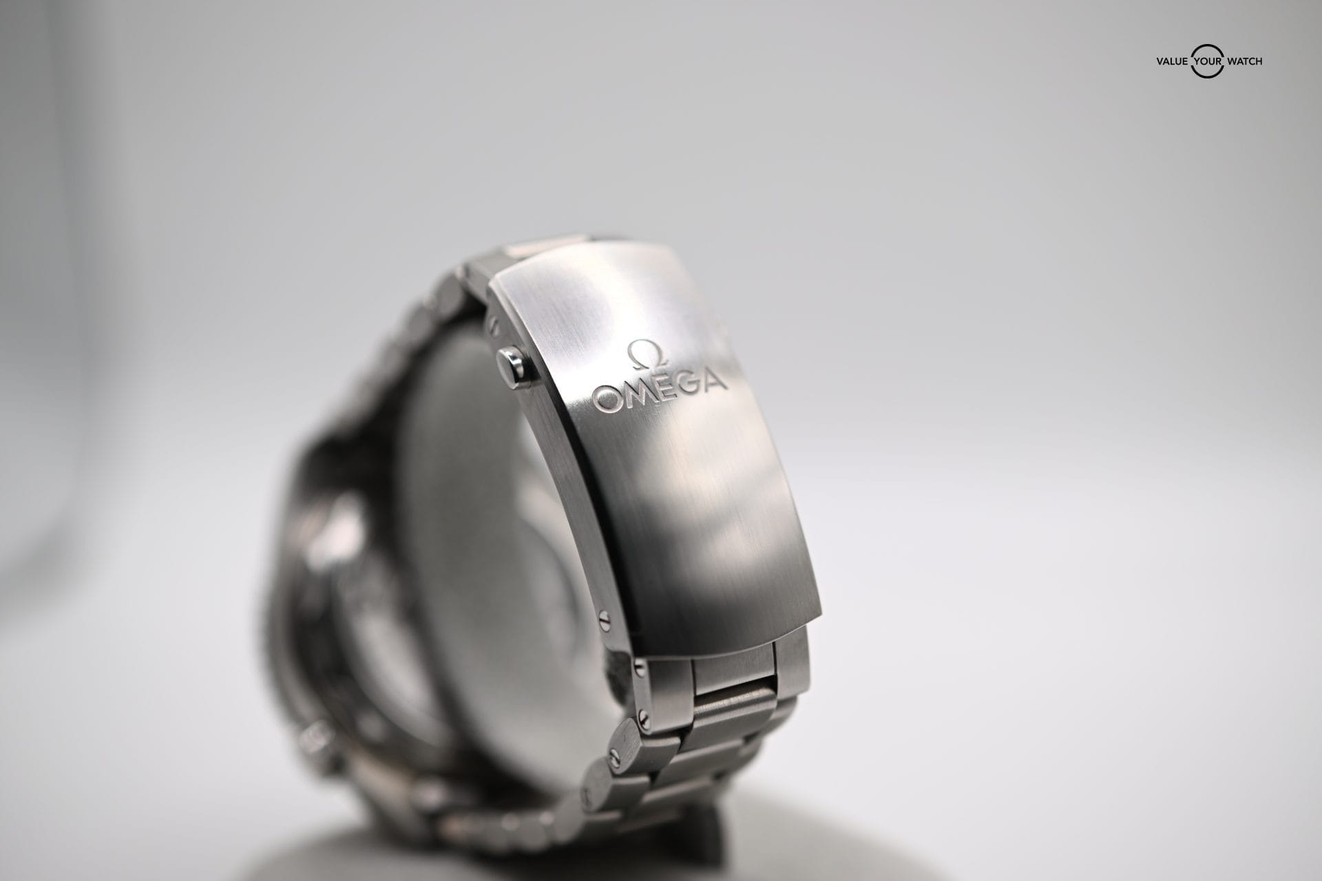 Omega Seamaster Planet Ocean Oreo 215.30.44.22.01.001 GMT - Image 7