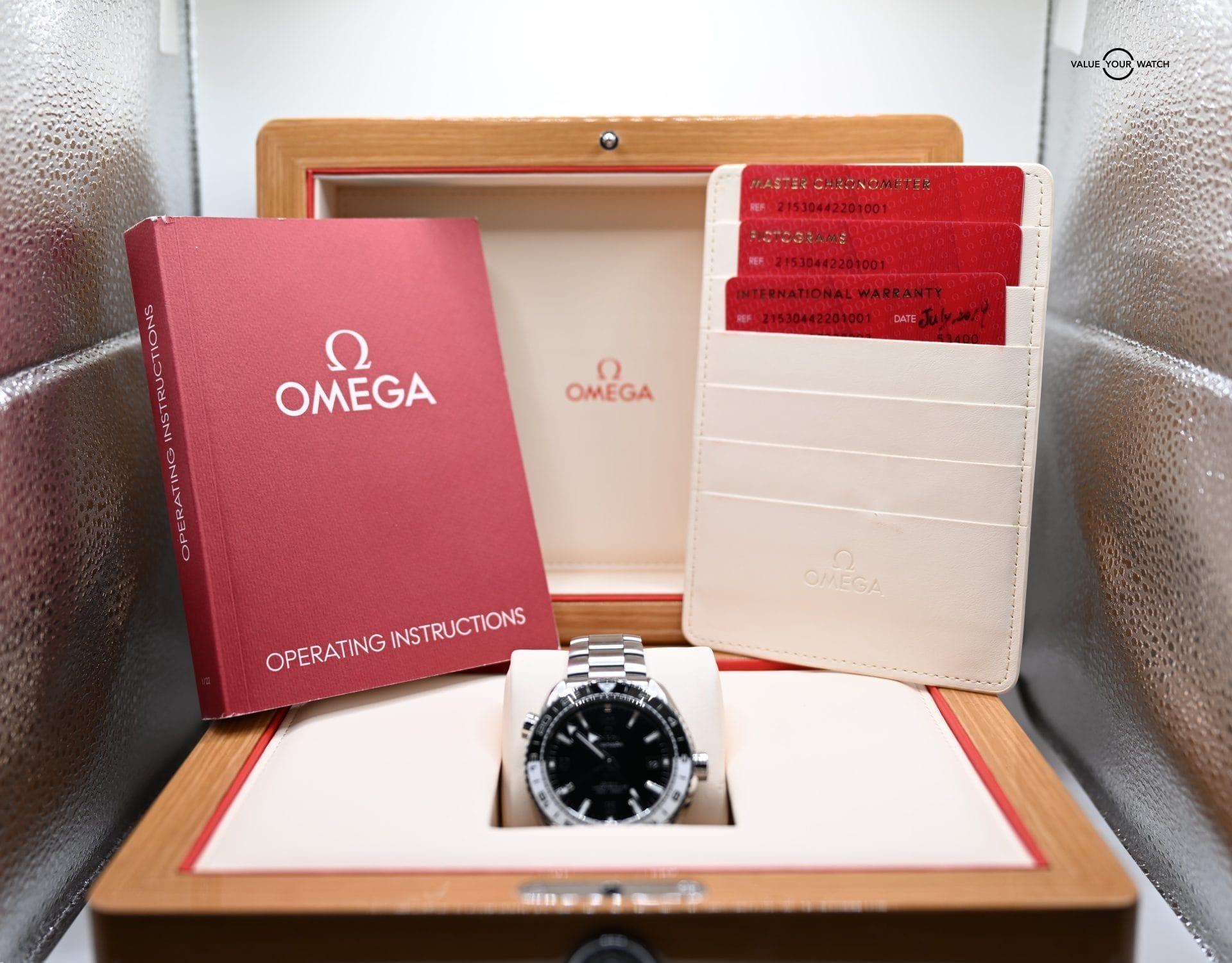 Omega Seamaster Planet Ocean Oreo 215.30.44.22.01.001 GMT - Image 11