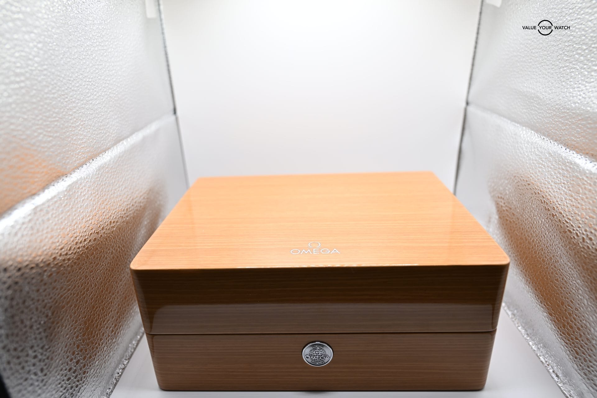 Omega Seamaster Planet Ocean Oreo 215.30.44.22.01.001 GMT - Image 12