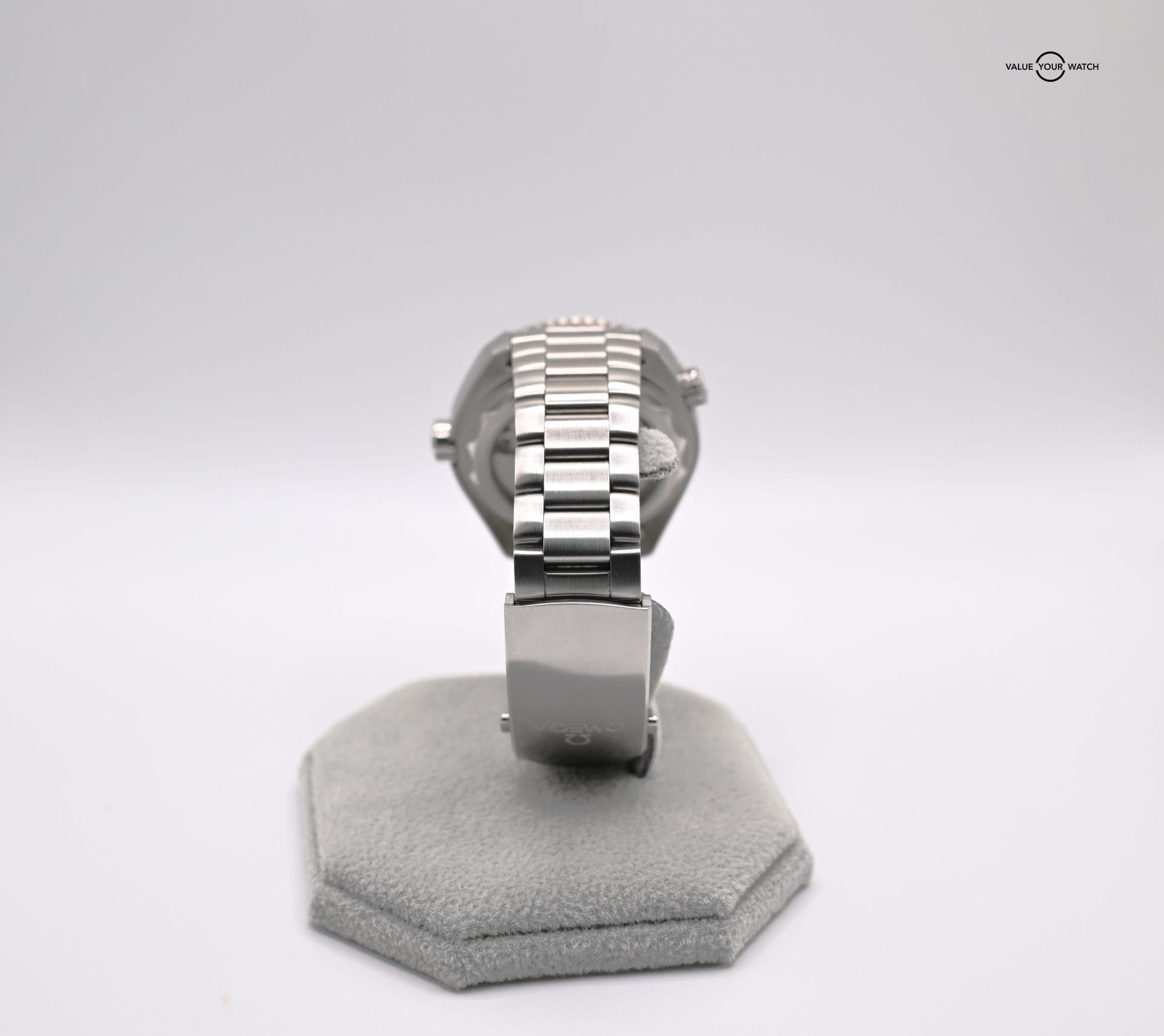 Omega Seamaster Planet Ocean Oreo 215.30.44.22.01.001 GMT - Image 8