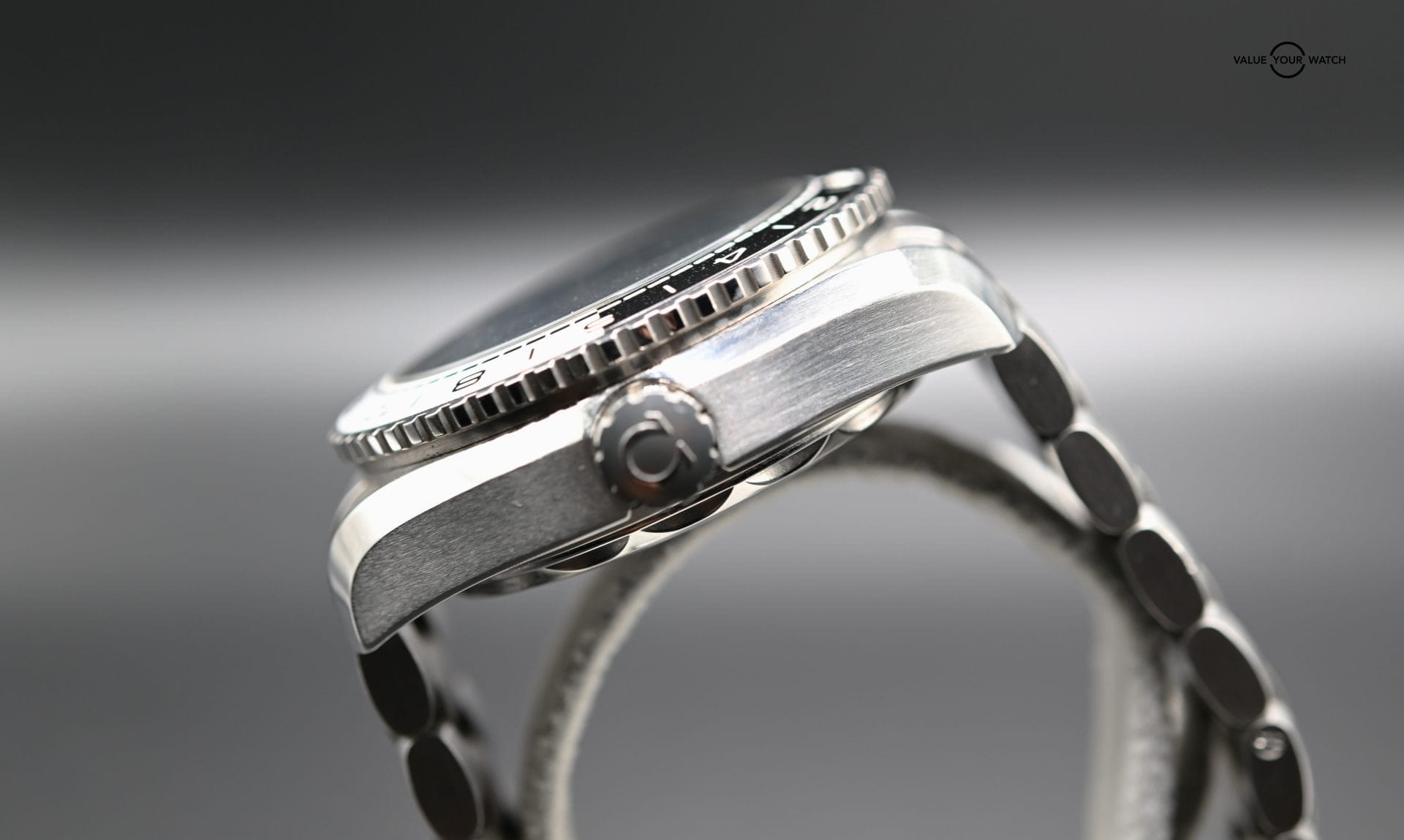 Omega Seamaster Planet Ocean Oreo 215.30.44.22.01.001 GMT - Image 4