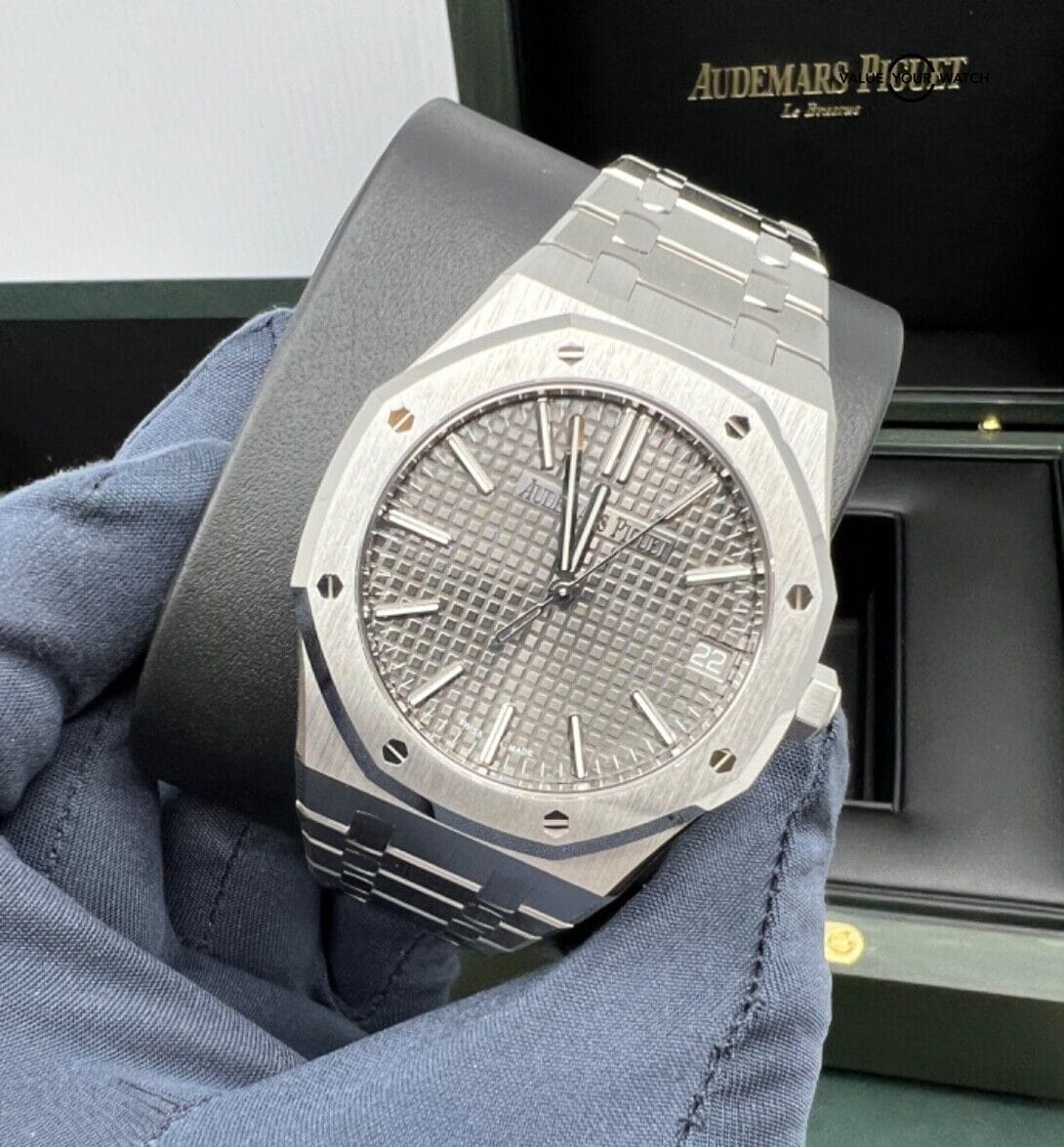 2023 New Audemars Piguet Royal Oak 15510ST.OO.1320ST.10 Grey Dial Box and Papers