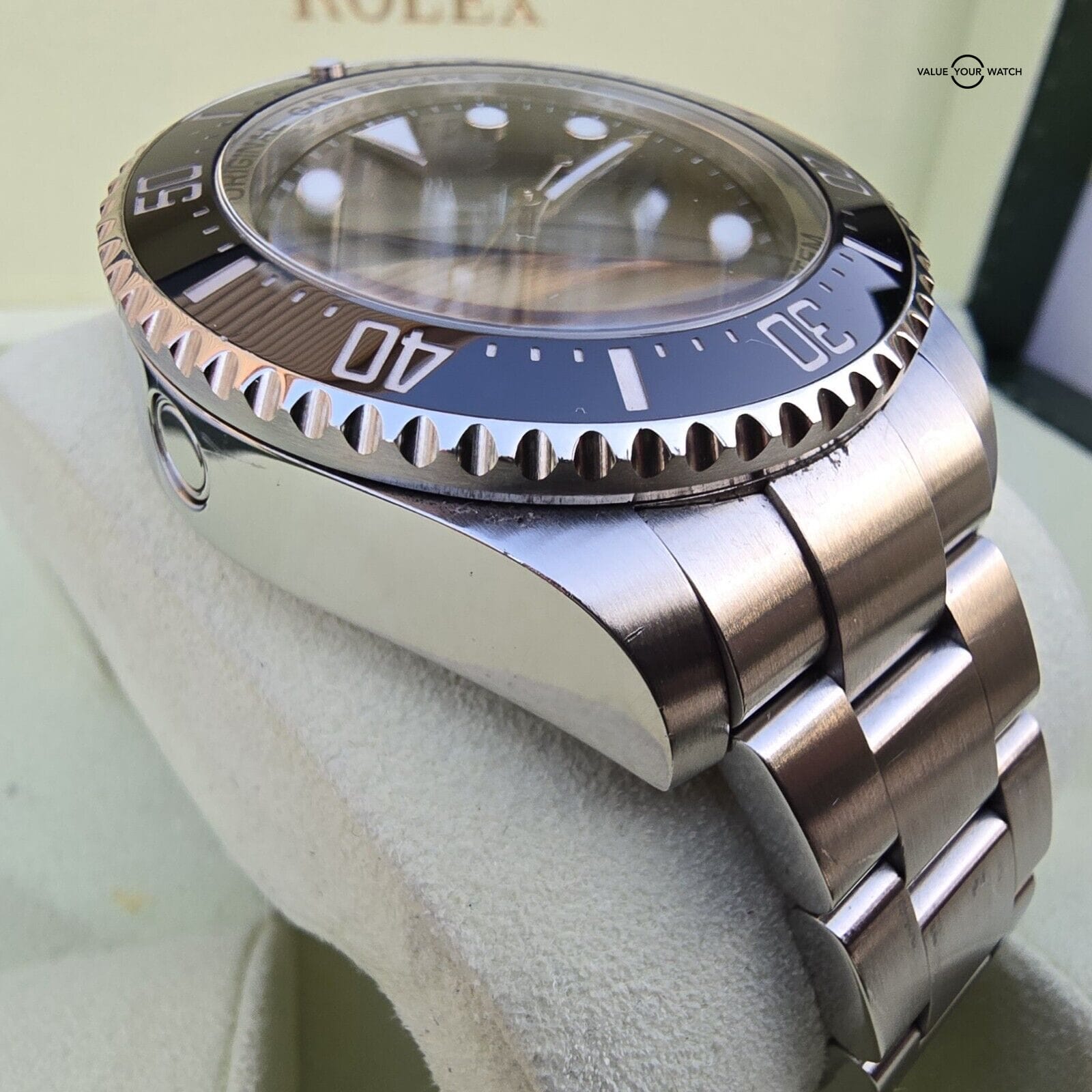 Rolex Sea-Dweller 116660 Silver Oyster Bracelet with Black Bezel - Image 4