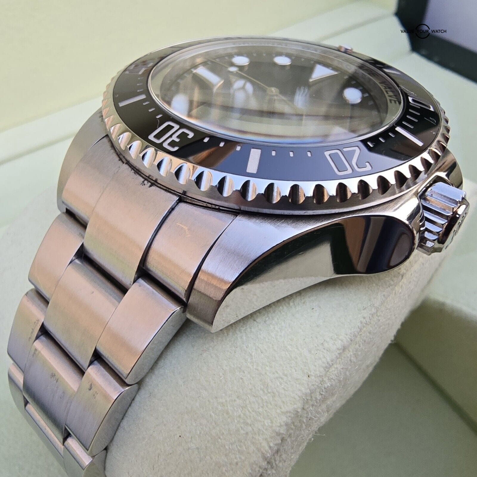 Rolex Sea-Dweller 116660 Silver Oyster Bracelet with Black Bezel - Image 5