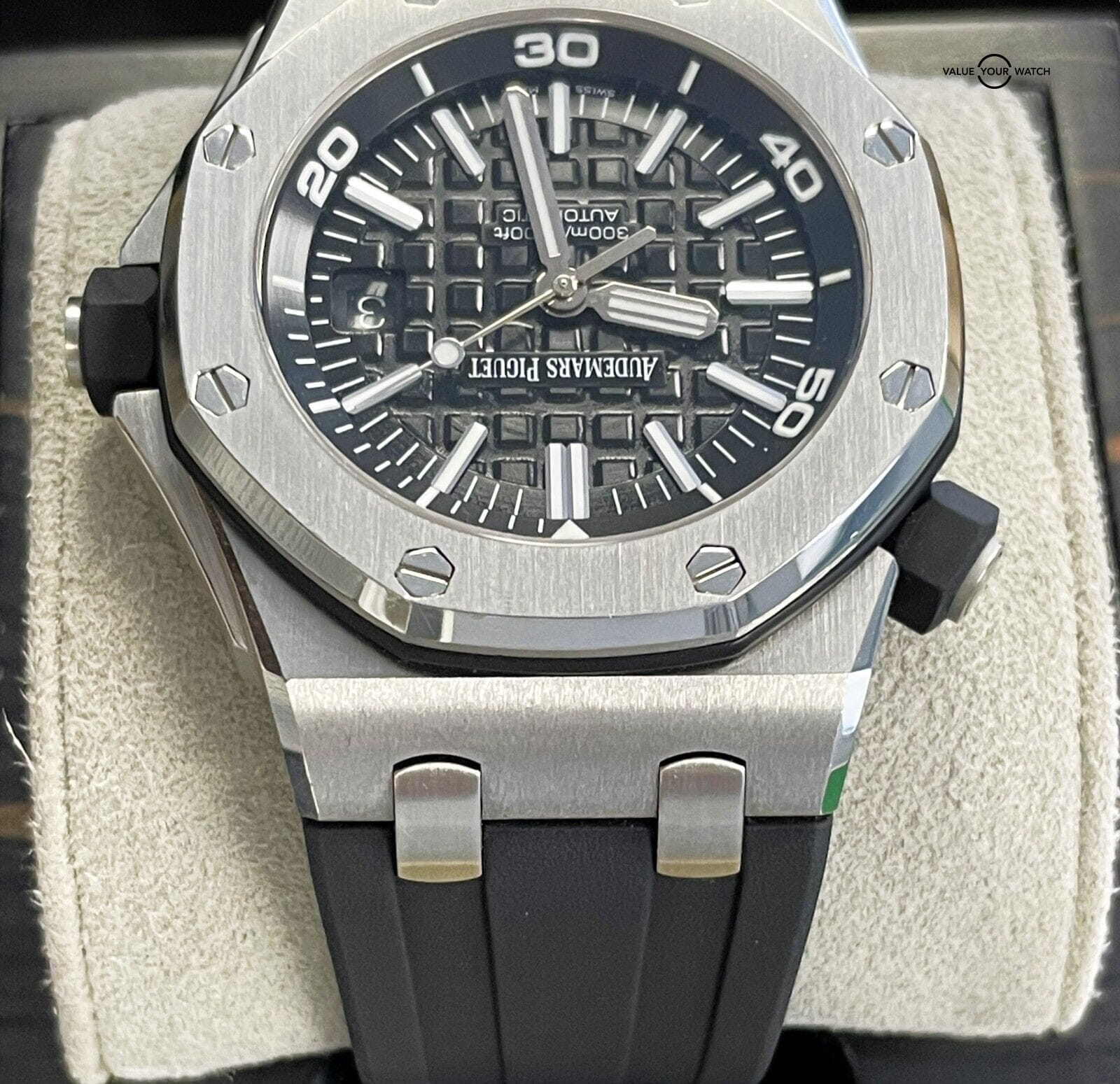Audemars Piguet Royal Oak Offshore Diver 42mm Black Dial 15703ST BOXES/PAPERS! - Image 15