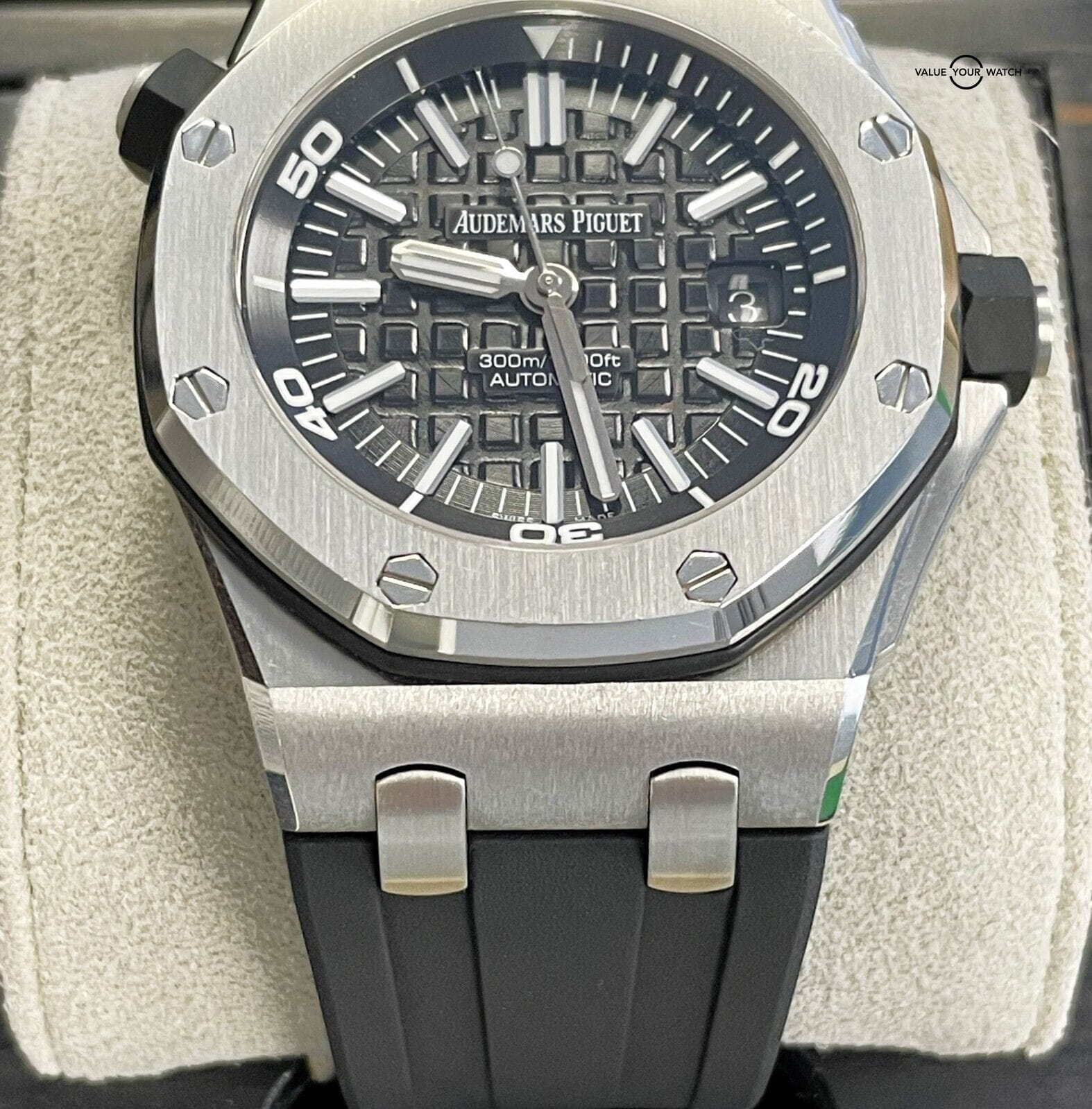 Audemars Piguet Royal Oak Offshore Diver 42mm Black Dial 15703ST