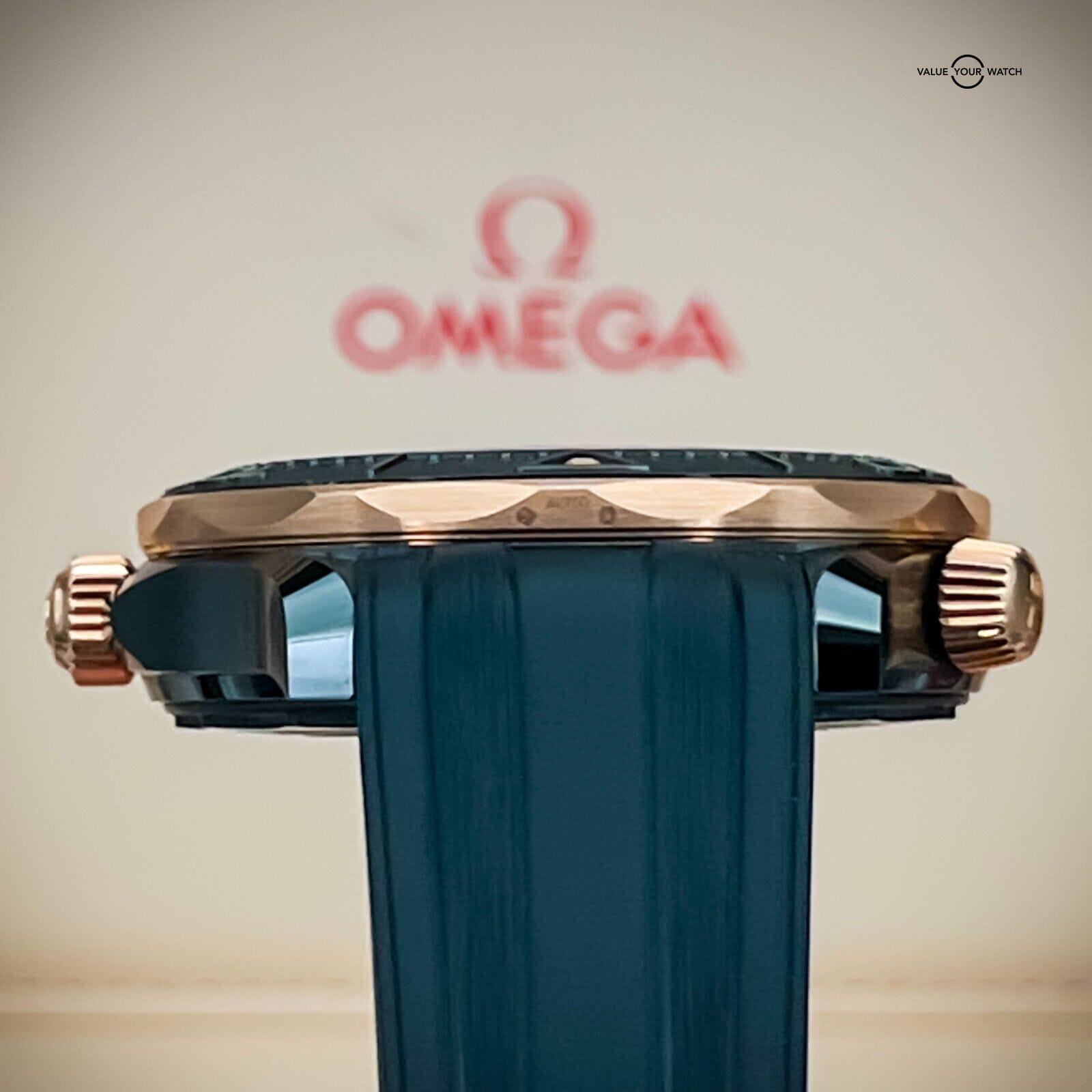 Omega Seamaster Pro 300 43.5mm Black Ceramic Sedna Rose Gold 210.62.44.20.01.001 - Image 7