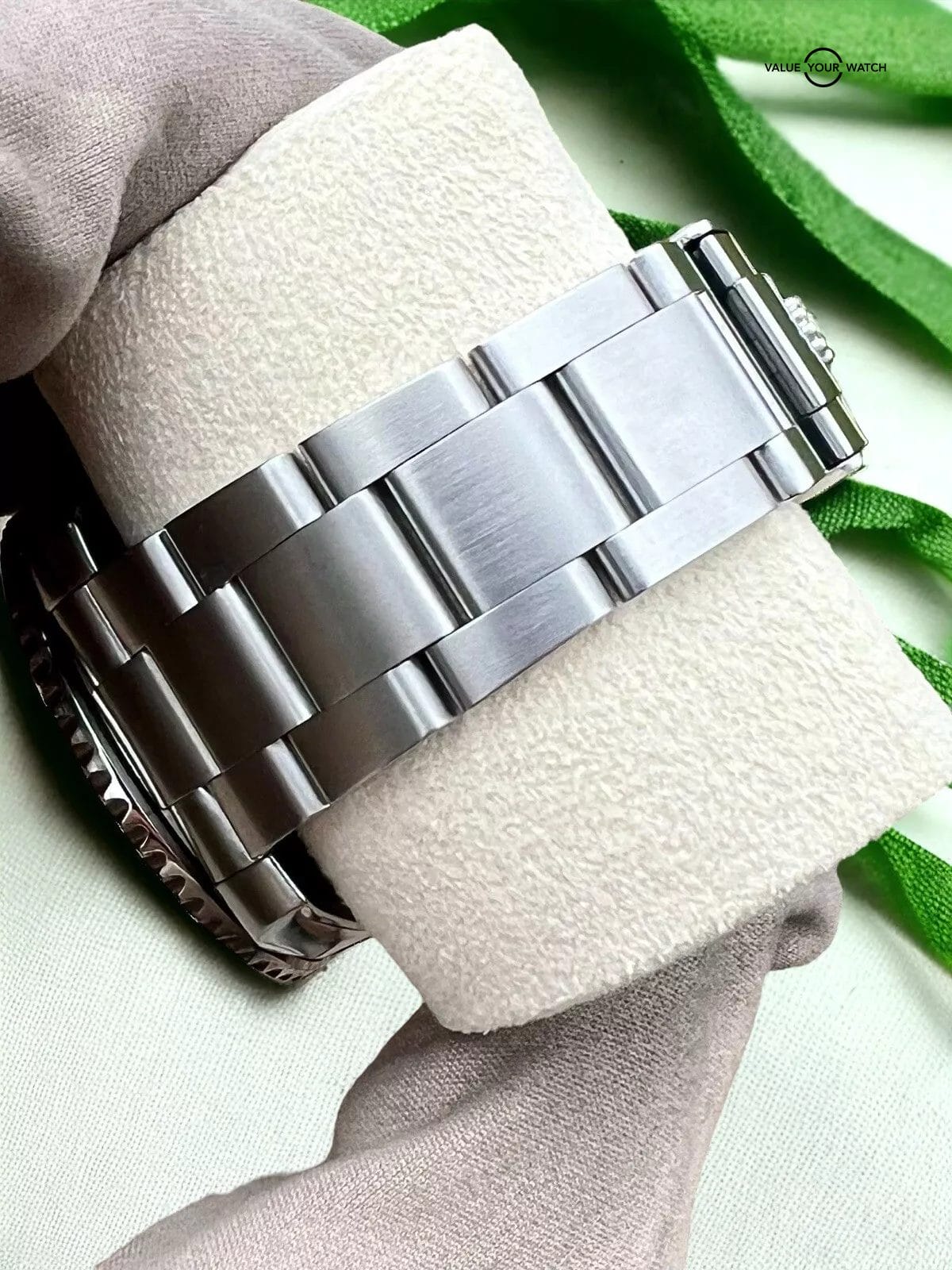 Rolex Submariner 116610LV HULK Oyster Bracelet with Green Bezel 40mm - Image 4