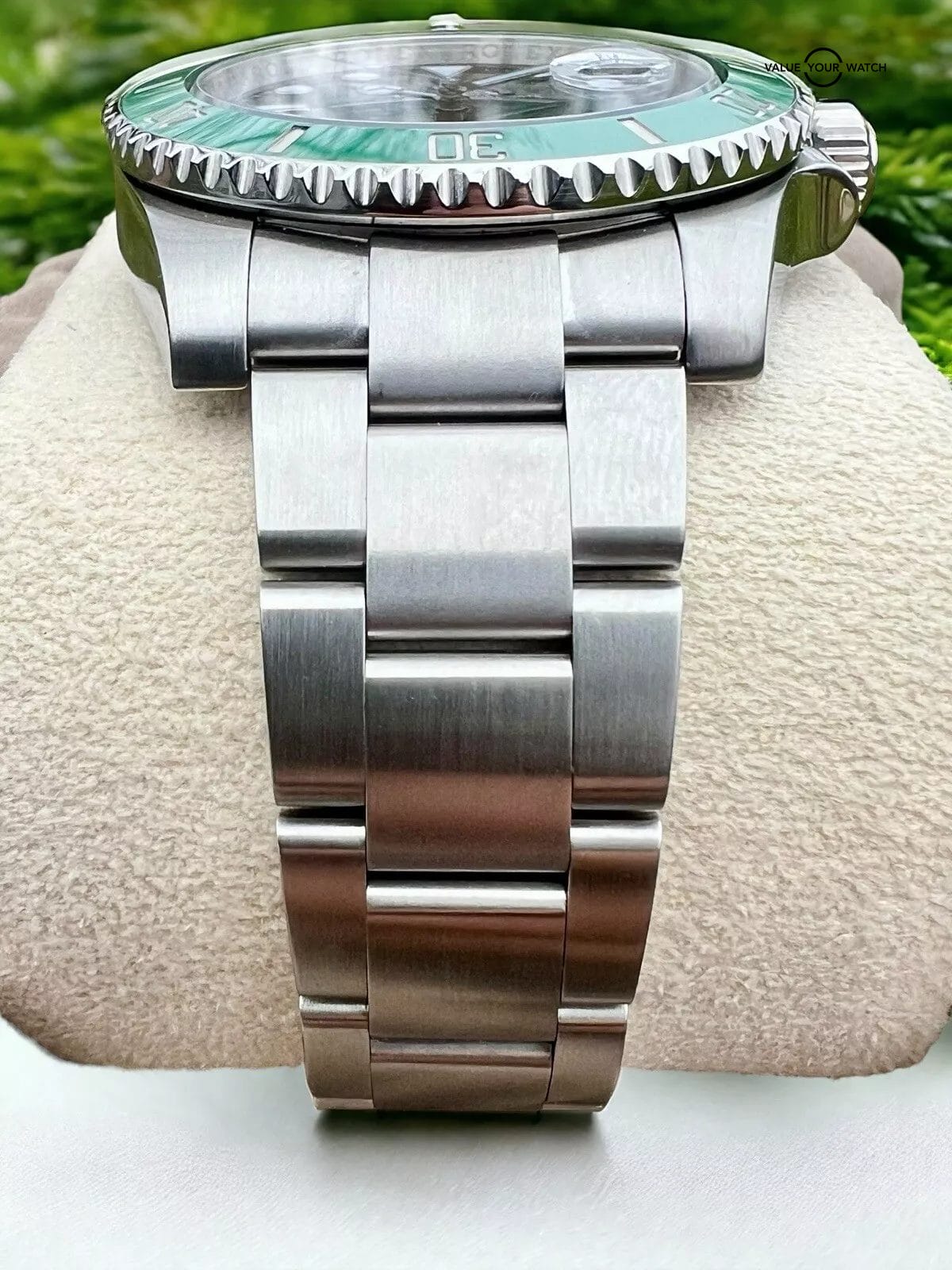 Rolex Submariner 116610LV HULK Oyster Bracelet with Green Bezel 40mm - Image 17