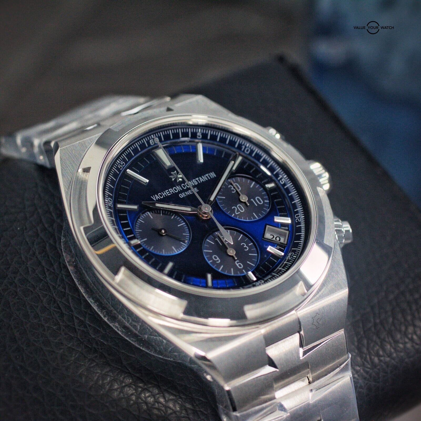 Vacheron Constantin Overseas Blue dial UNWORN complete set - 5500V/110A-B148 - Image 12