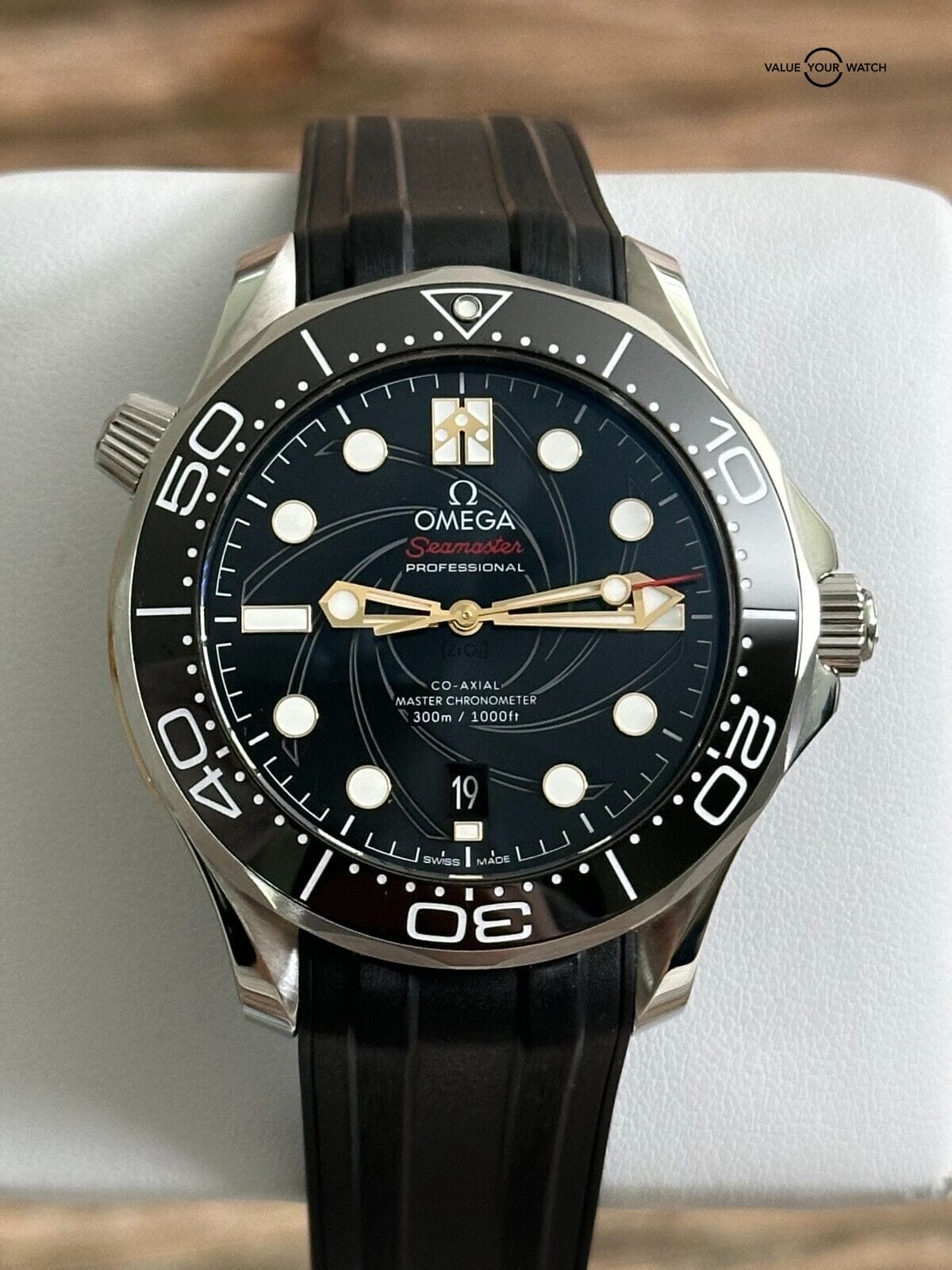 Omega Seamaster Diver 300M 210.22.42.20.01.004 James Bond 007 Watch Ltd Edition