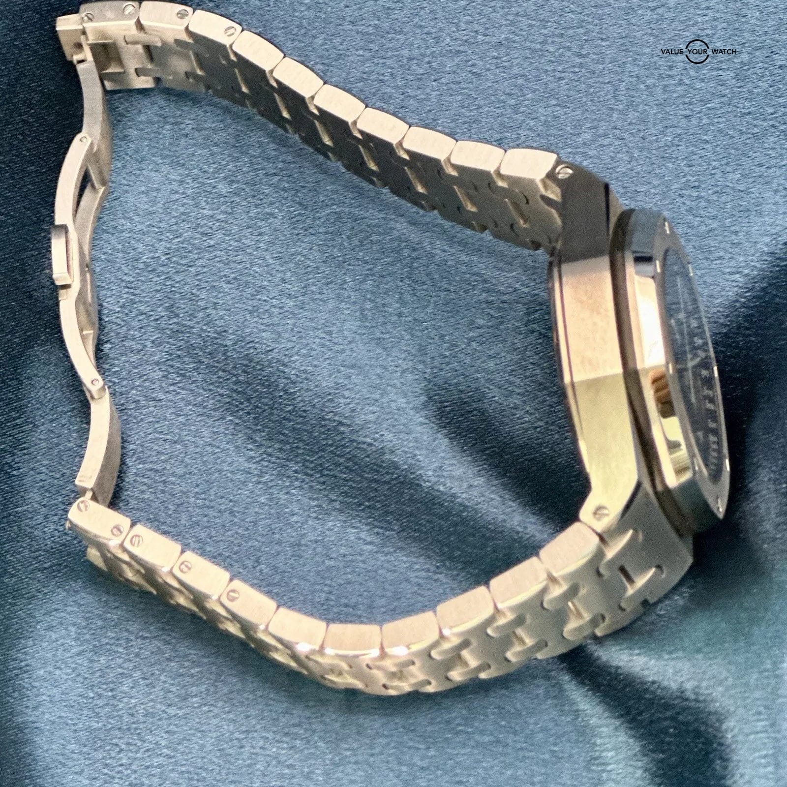 Audemars Piguet Royal Oak Offshore 'BEAST' Blue/Grey Ref. 26237ST.OO.1000ST.01 - Image 16