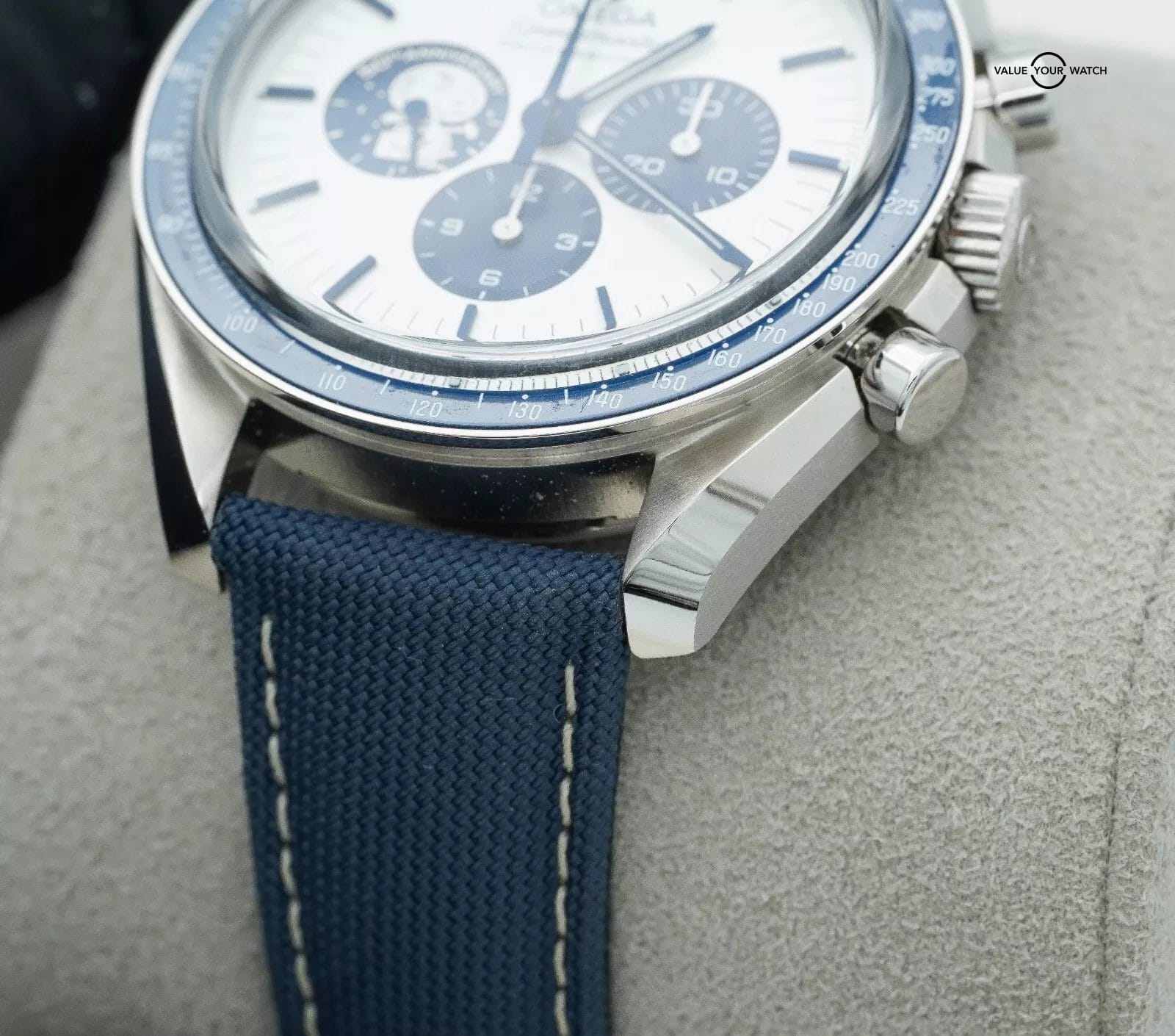 2023 Omega Speedmaster “SNOOPY” 50th Anniversary 310.32.42.50.02.001 BOXES/CARDS - Image 10